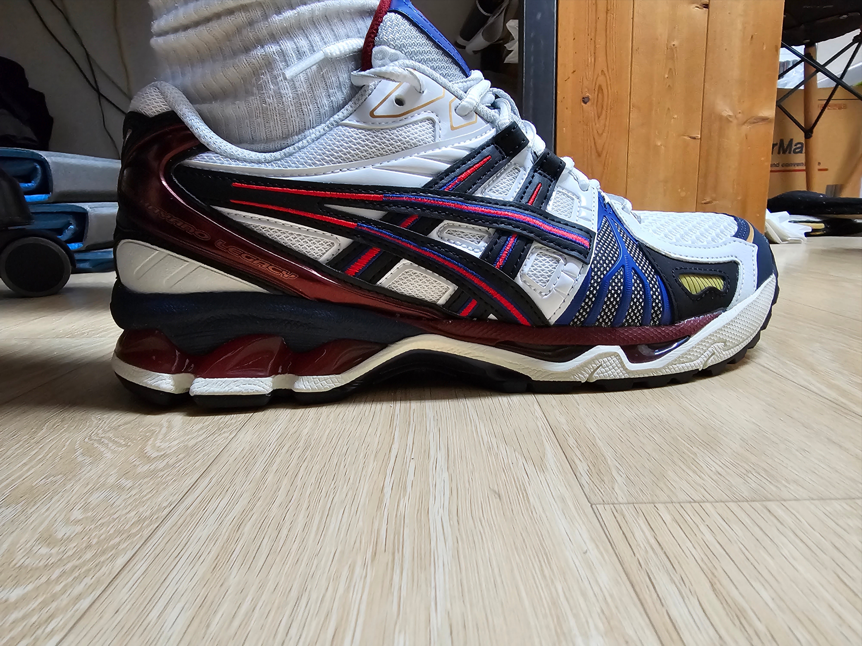 Asics Gel-Kayano Legacy White Black 착용 스타일 - 4
