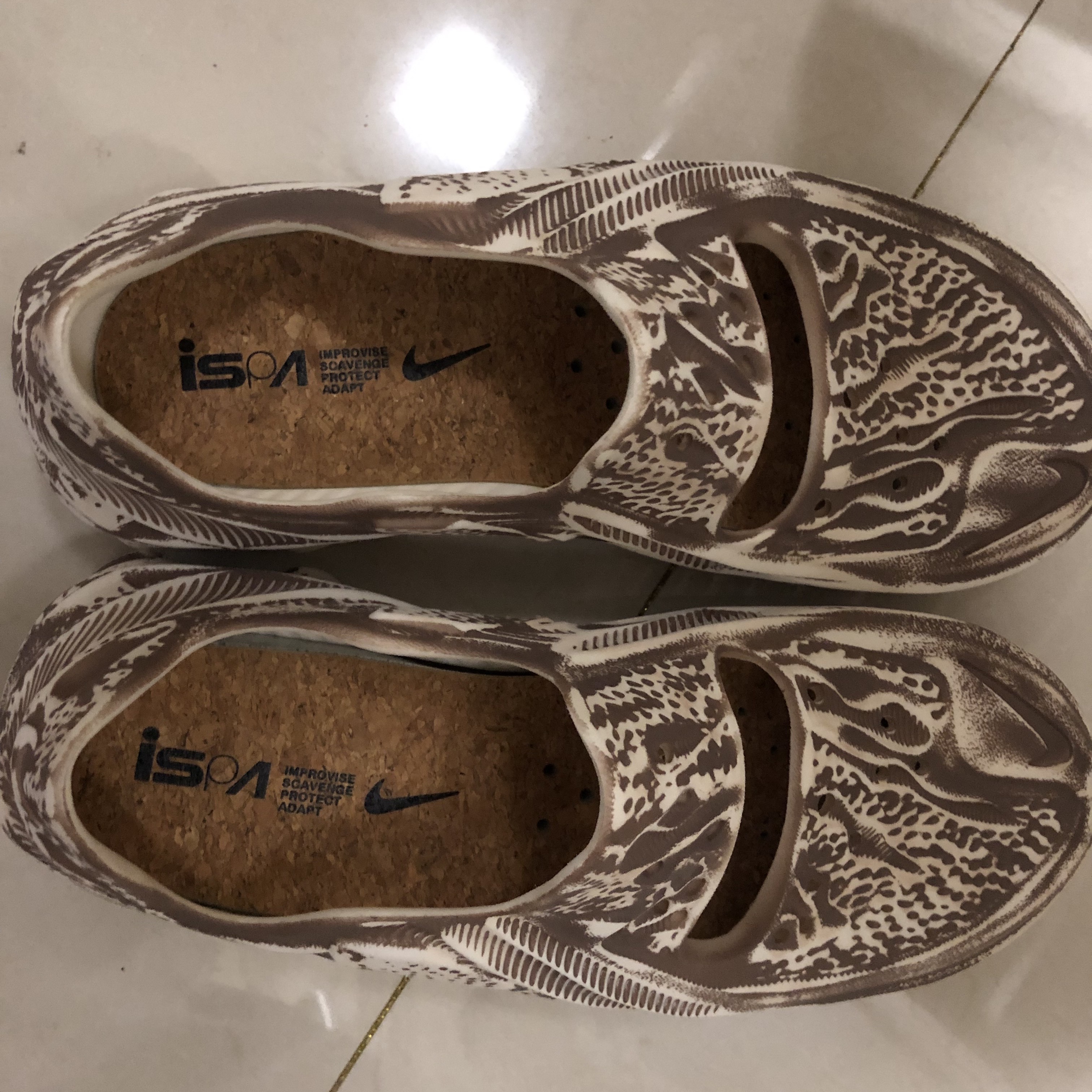 Nike ISPA Universal Natural and Desert Dust 착용 스타일