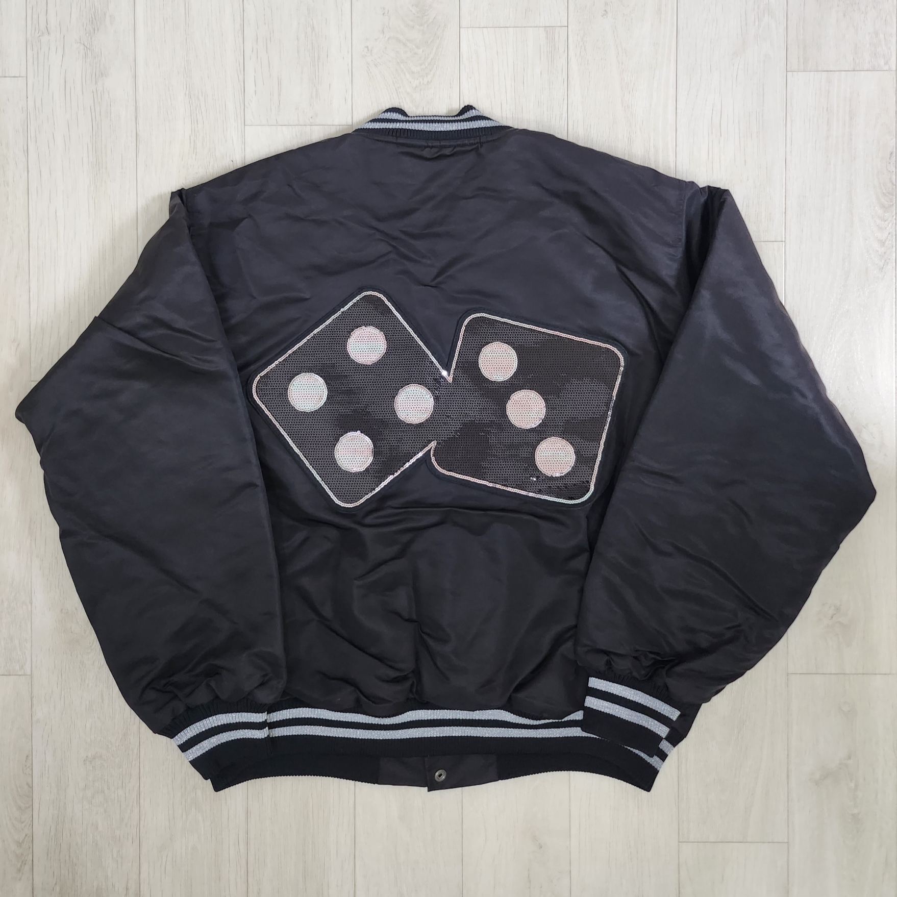 Stussy Sequins Satin Jacket Black 착용 스타일 - 1