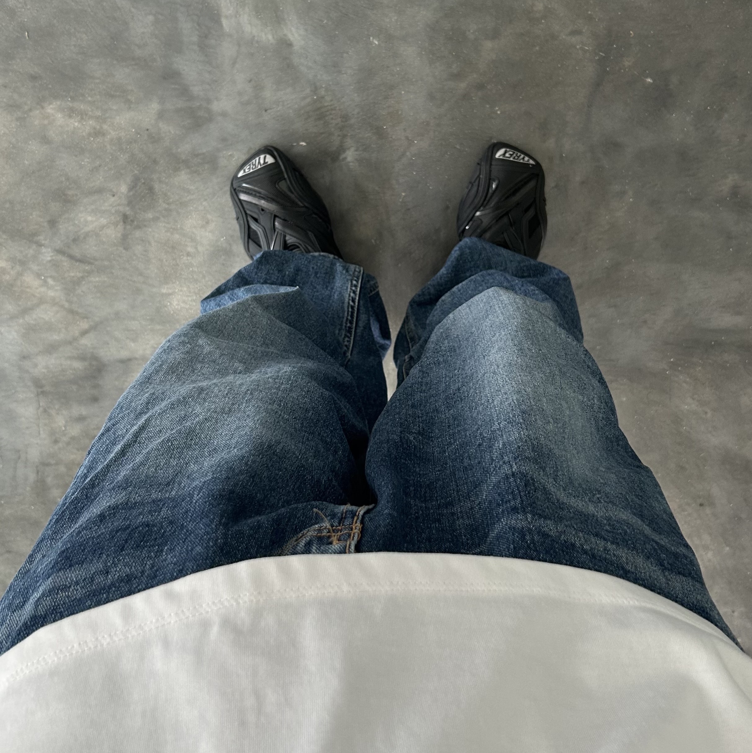 Balenciaga Tyrex Sneakers Black 착용 스타일