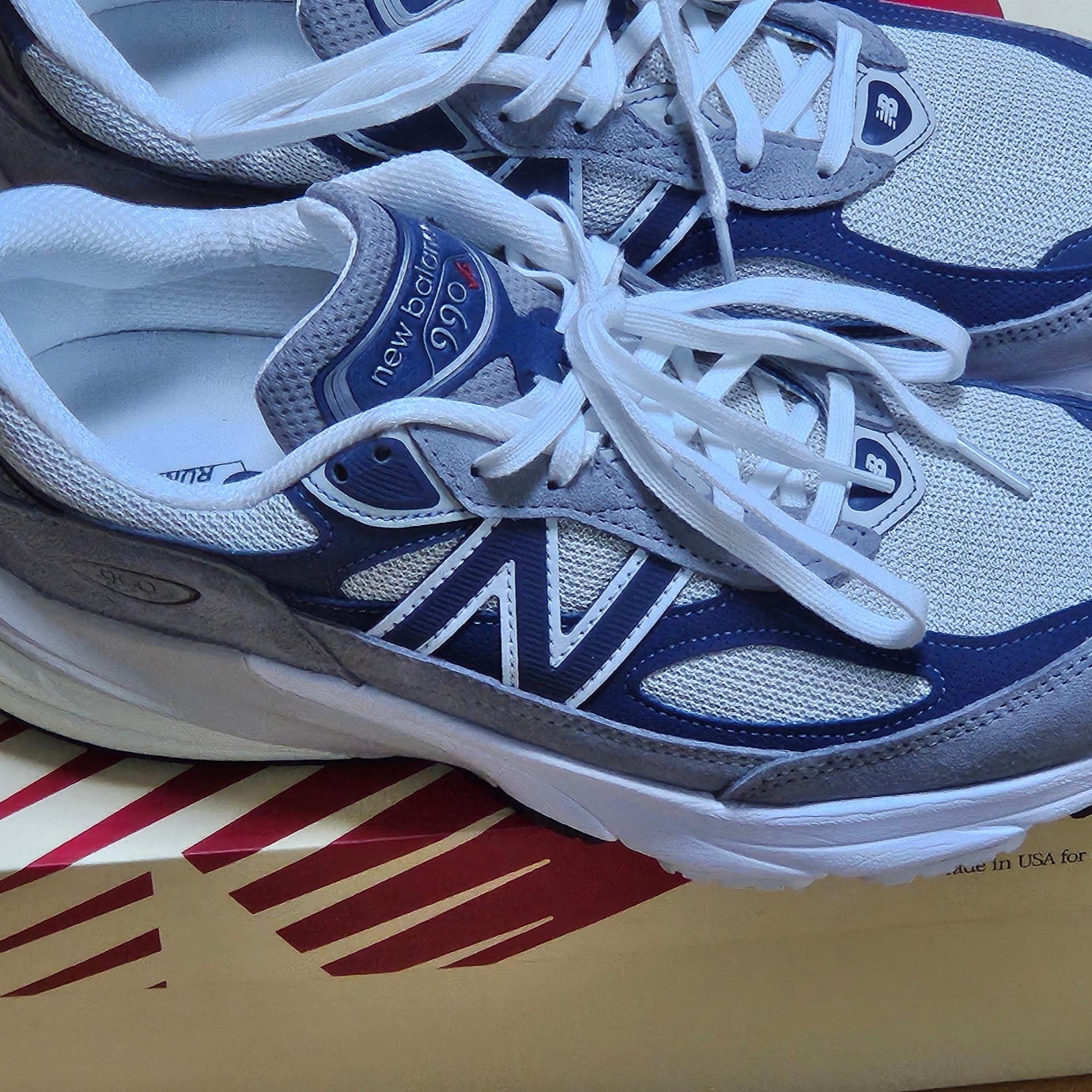 New Balance 990v6 Made in USA Gray Suede 착용 스타일
