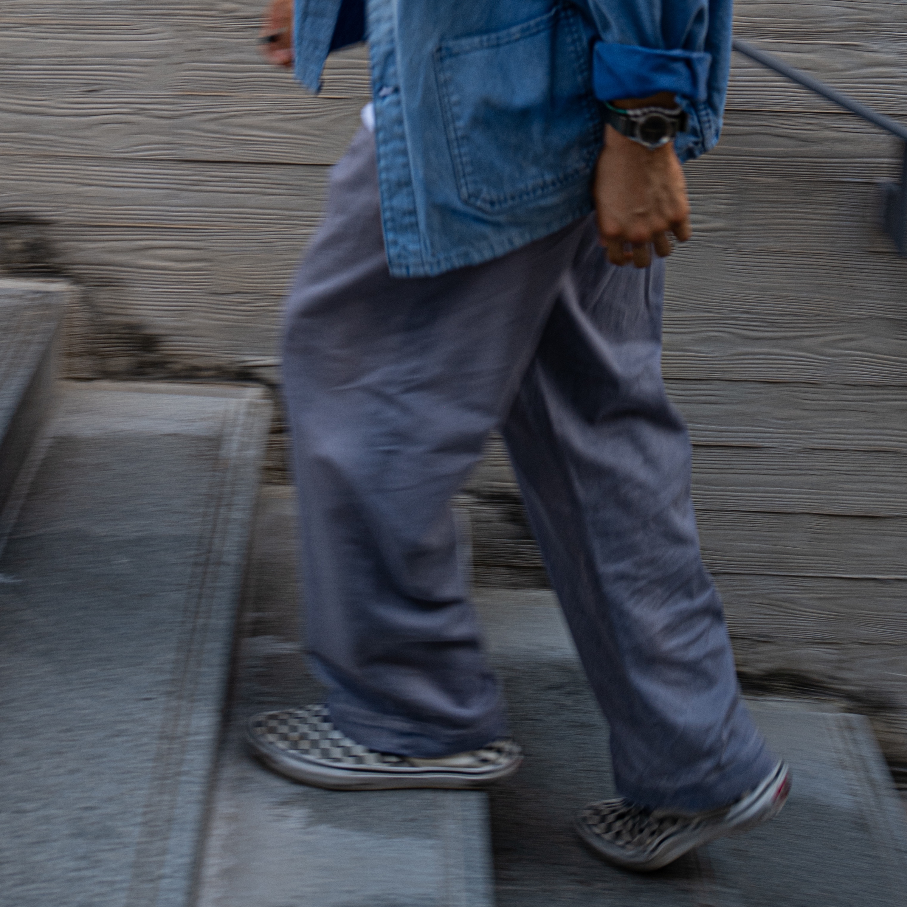 Supreme Seoul Box Logo T-Shirt White - 23FW, Supreme Chino Pants Washed Navy - 23FW 착용 스타일 - 3