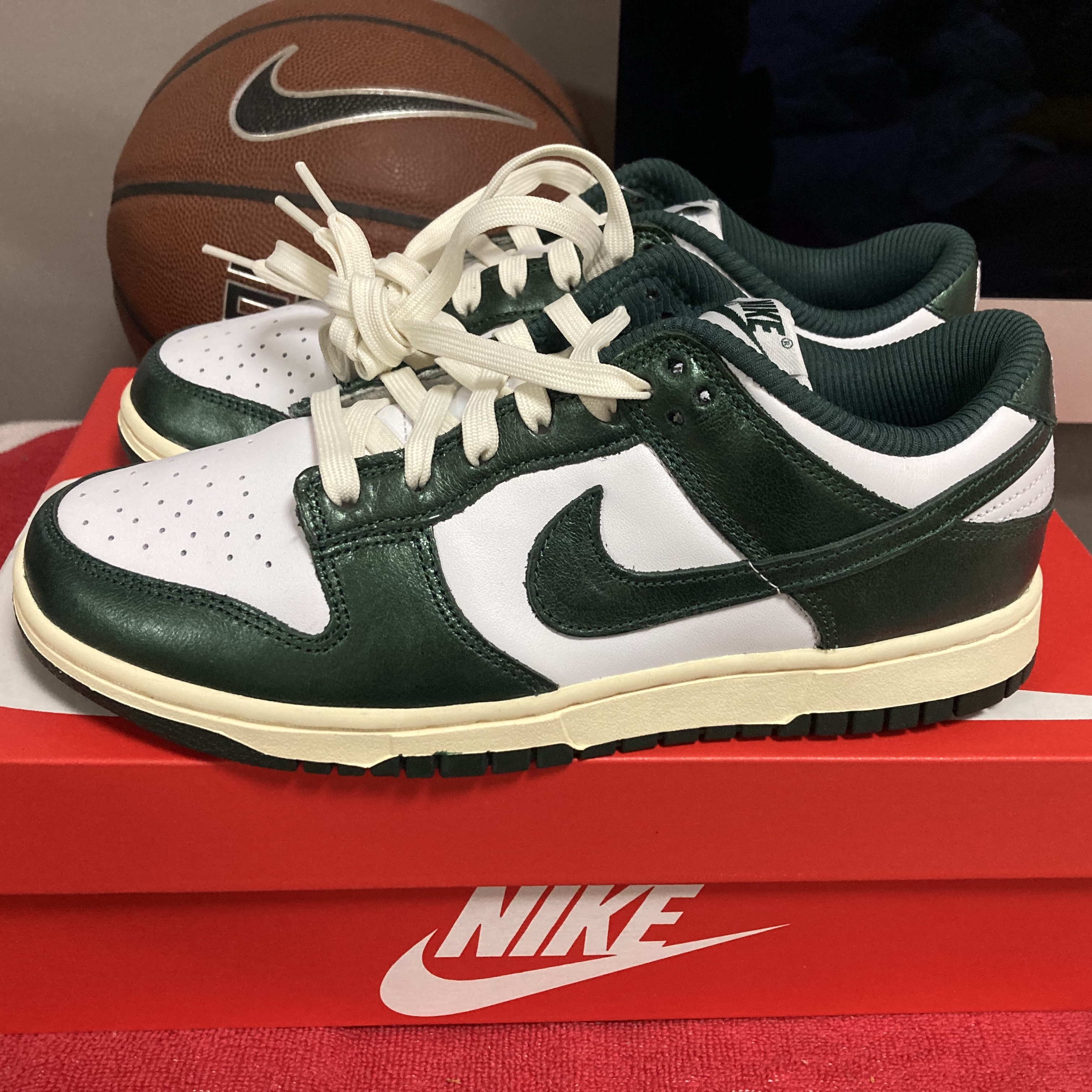 (W) Nike Dunk Low Vintage Green 착용 스타일