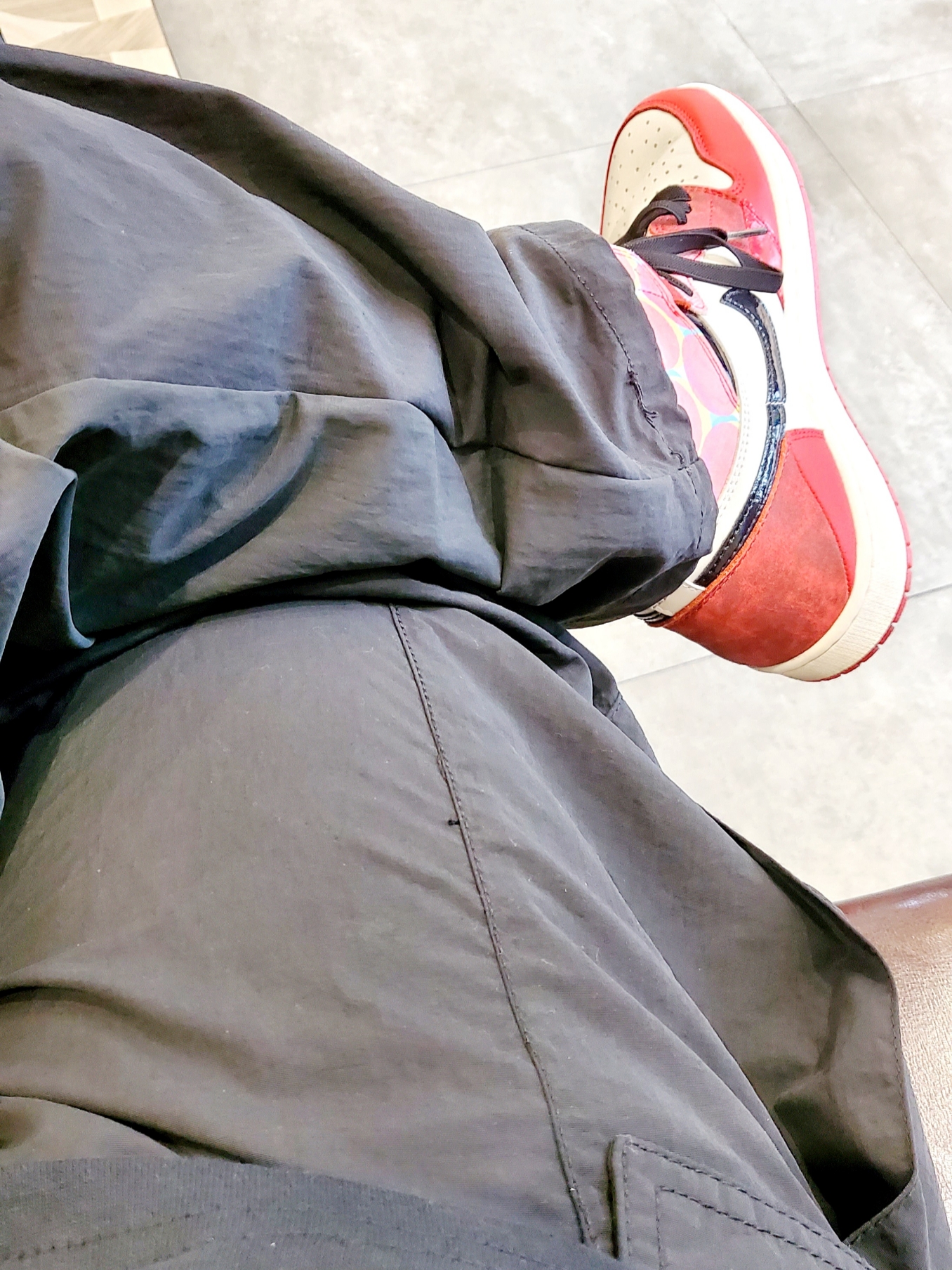 Jordan 1 Retro High Spider-Man Next Chapter, Nike NRG Pegasus T-Shirt Black - US/EU 착용 스타일 - 2