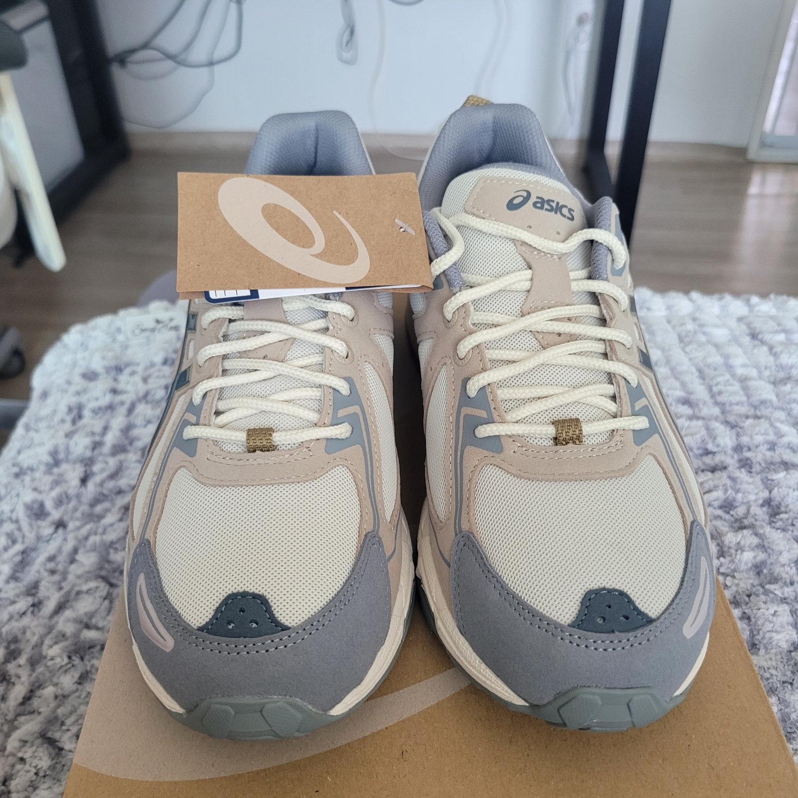 Asics Gel-Venture 6 SPS Birch Ironclad 착용 스타일 - 2