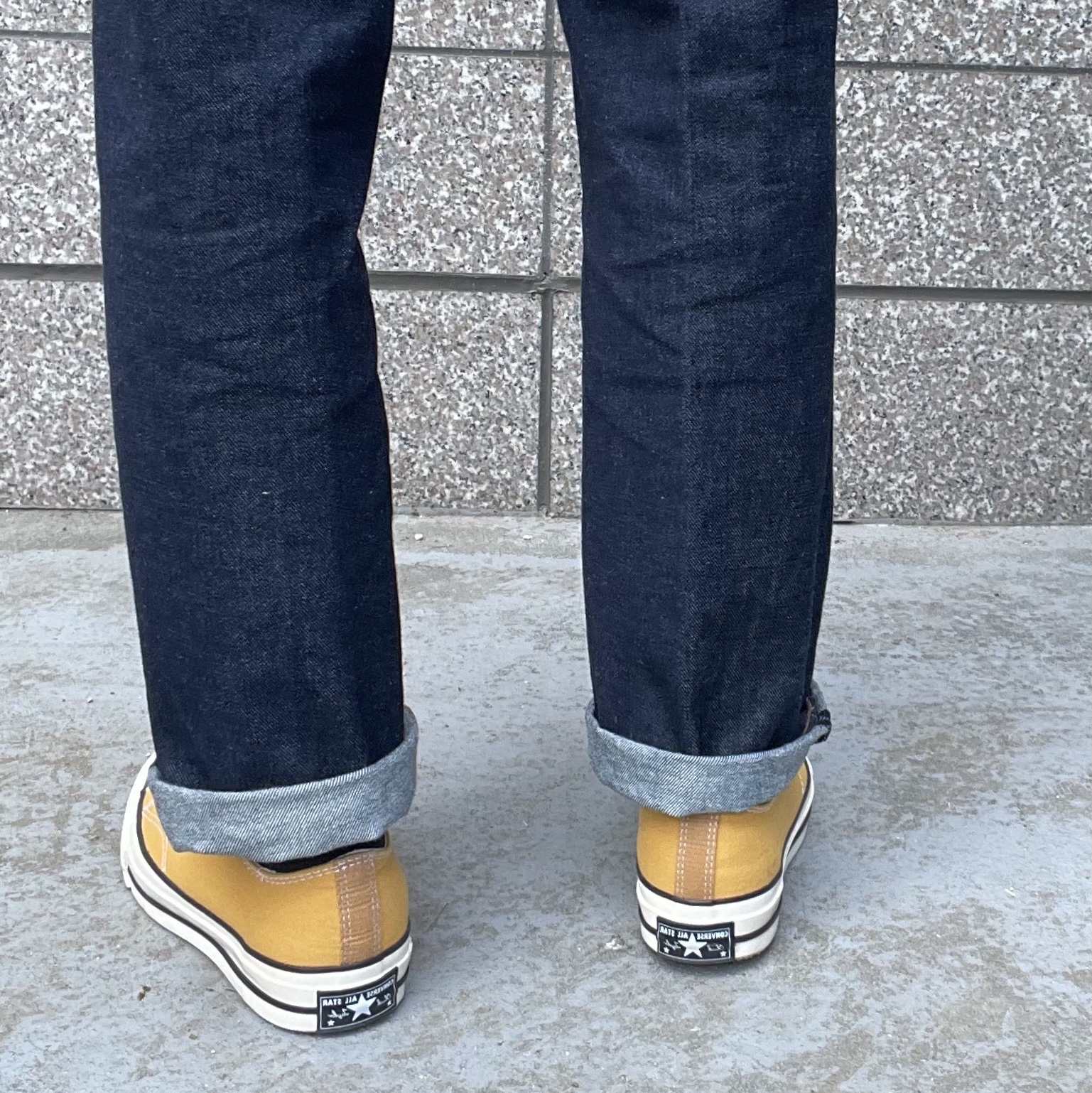 Converse Chuck 70 Ox Vintage Canvas Sunflower, A.P.C. Raymond T-Shirt White 착용 스타일 - 5