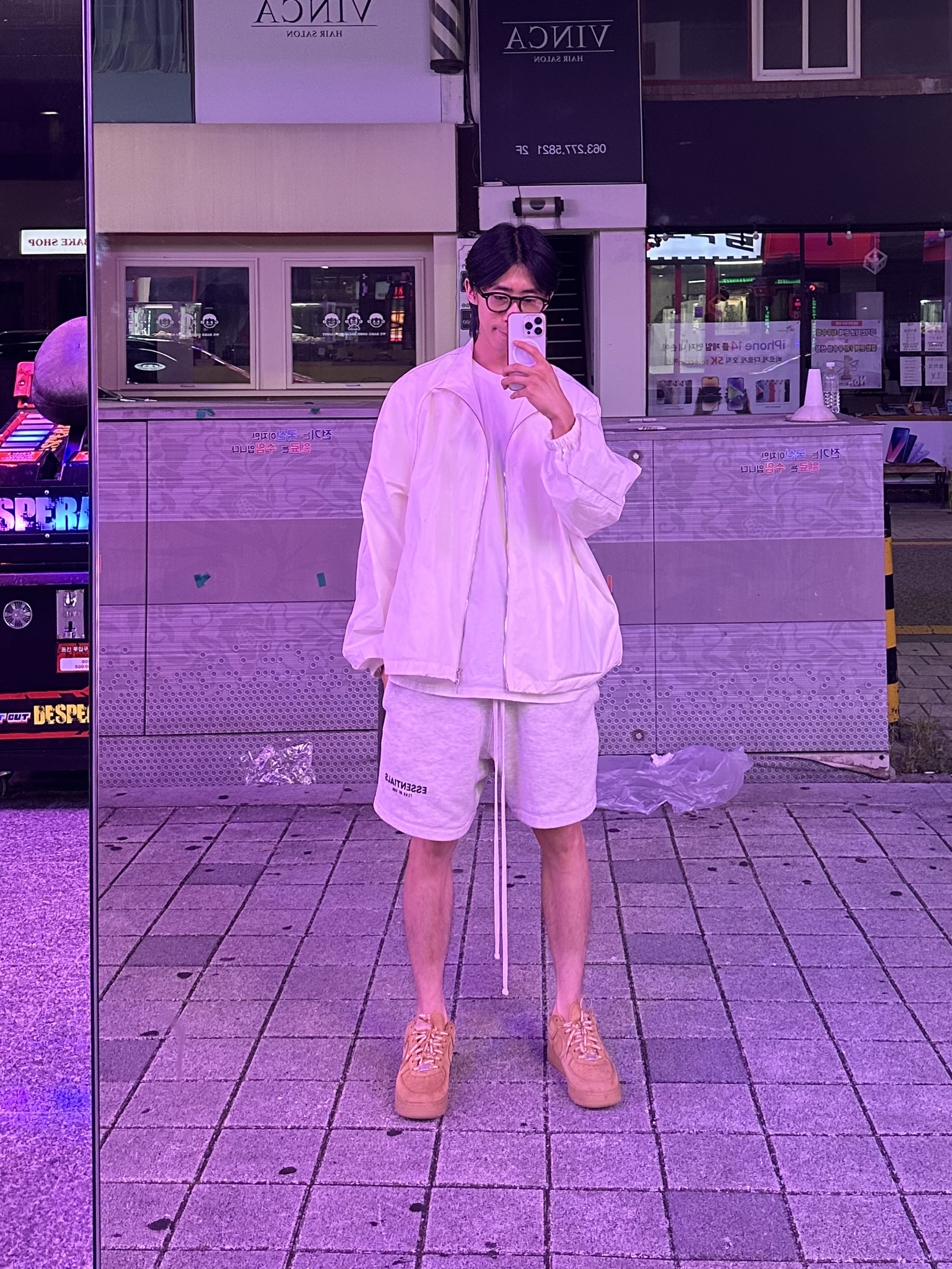 (W) Matin Kim Logo Coating Jumper Ivory, Essentials The Core Collection Sweatshorts Light Oatmeal 착용 스타일 - 1