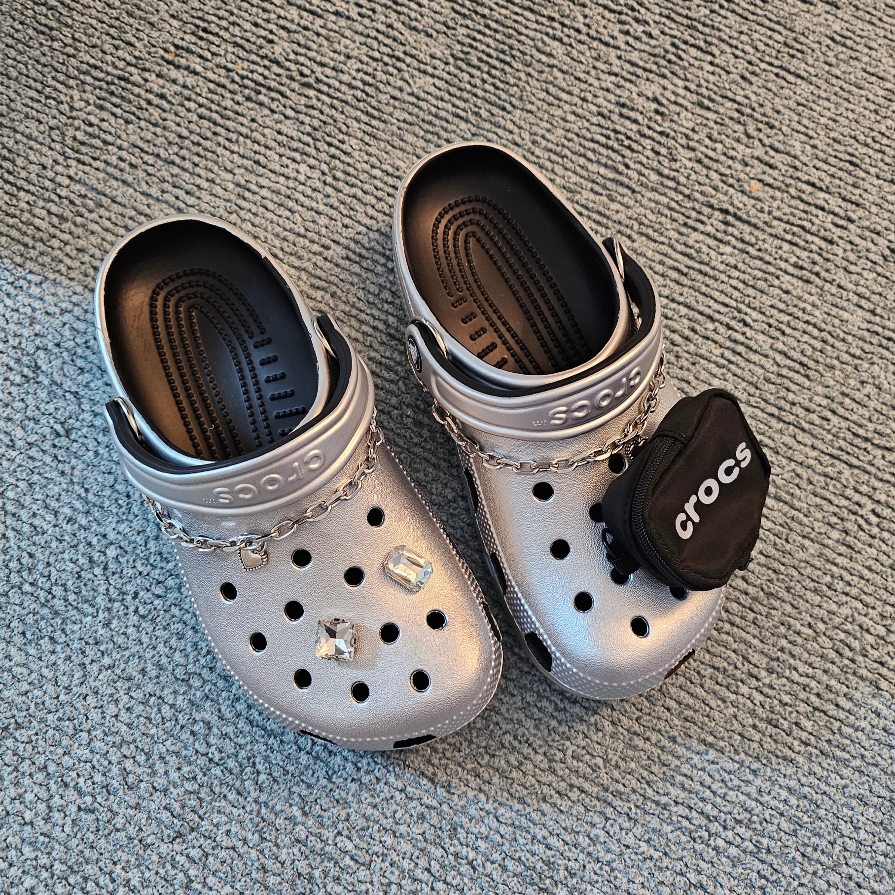 Crocs Classic Metallic Clog Silver 착용 스타일
