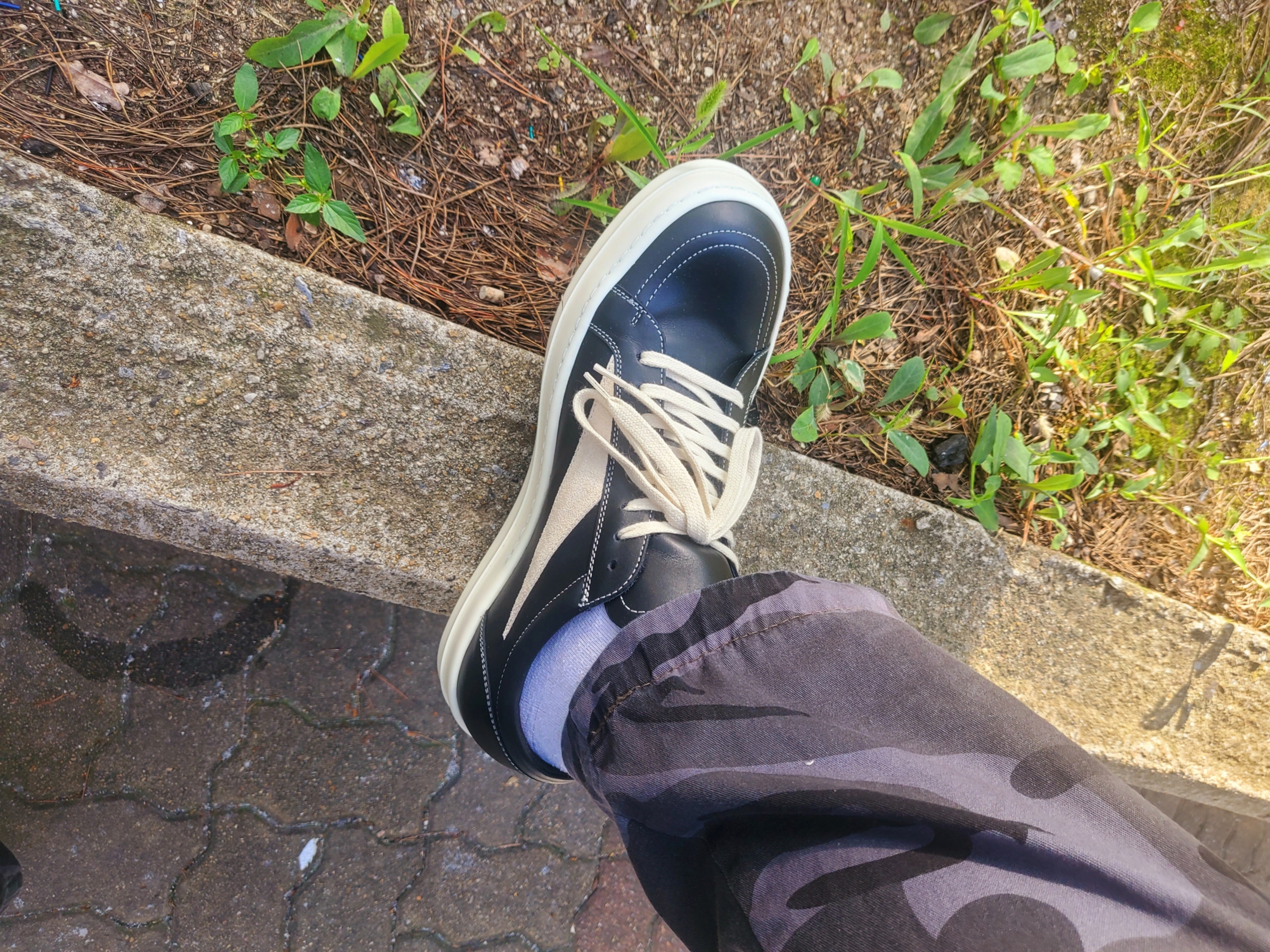 Rick Owens Luxor Vintage Sneakers Black Milk 착용 스타일 - 1