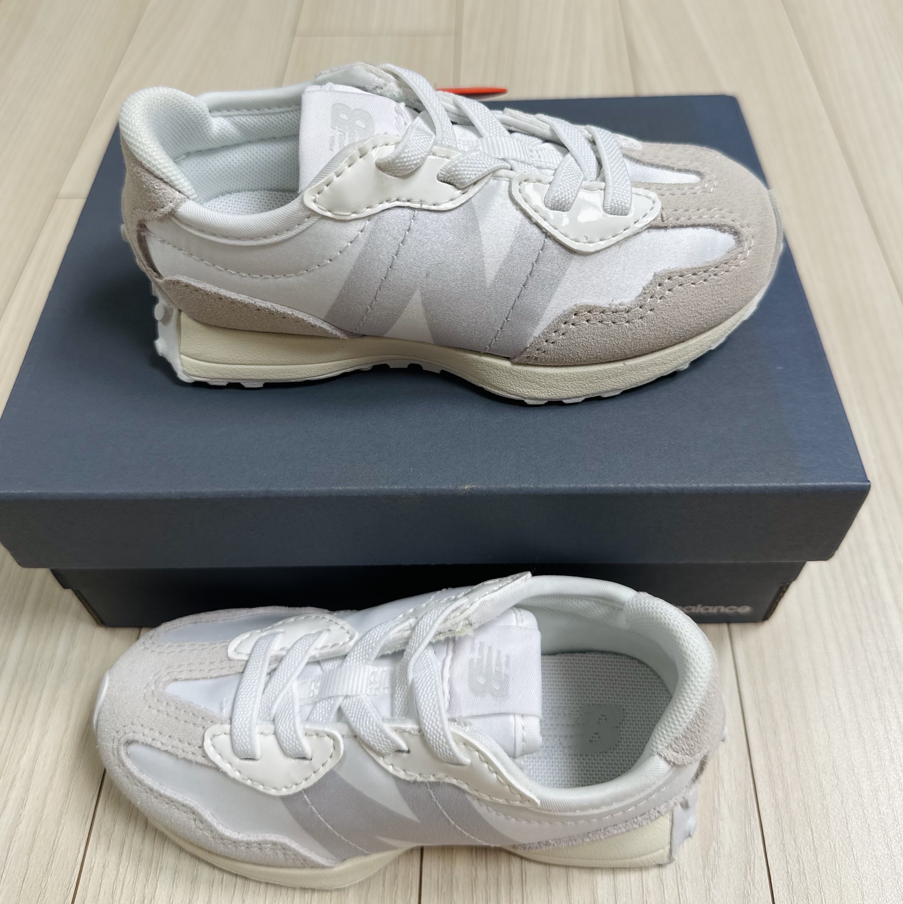 (TD) New Balance 327 Moonbeam - W Wide 착용 스타일 - 1