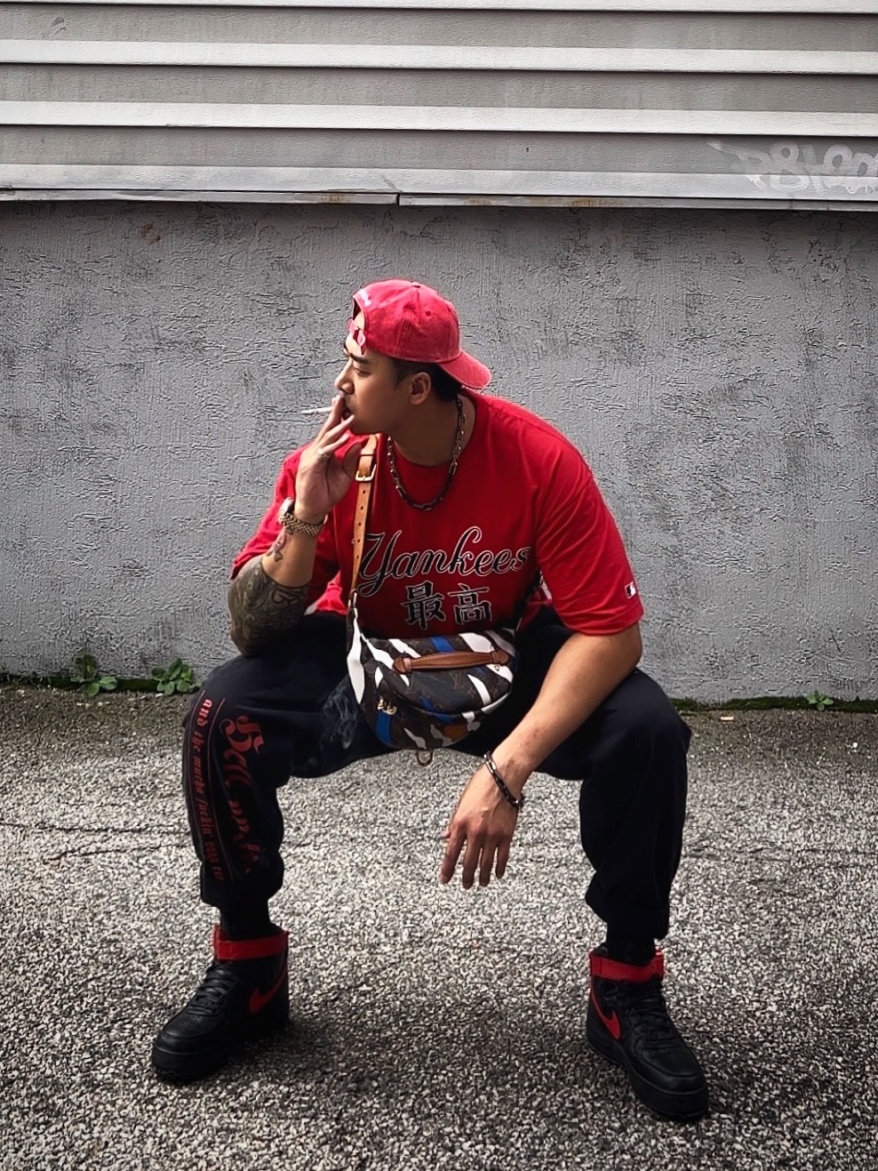 Supreme Pigment Canvas S Logo 6-Panel Red - 23SS, Supreme x MLB Kanji Teams T-Shirt Yankees Red - 22FW 착용 스타일 - 2