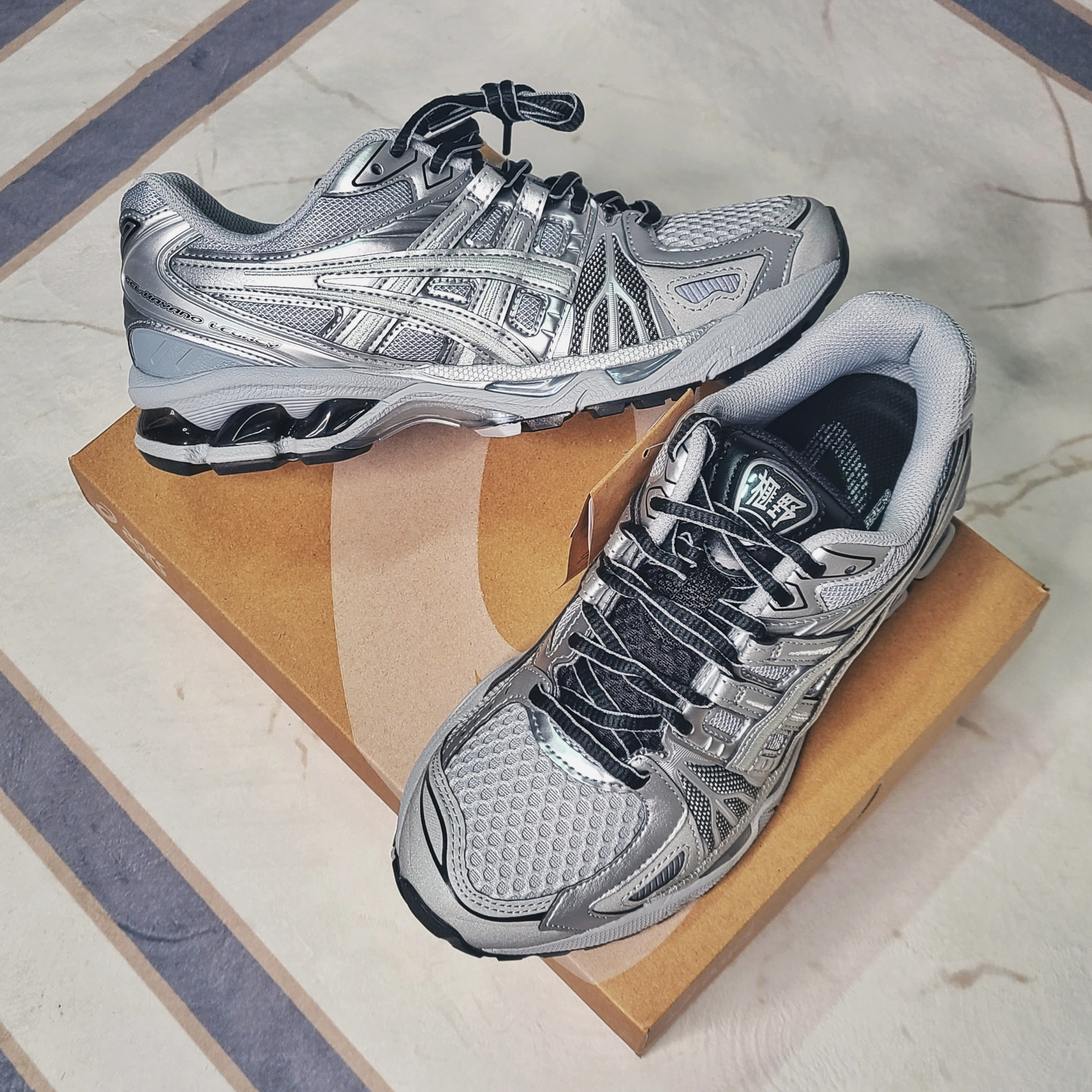 Asics Gel-Kayano Legacy Pure Silver 착용 스타일