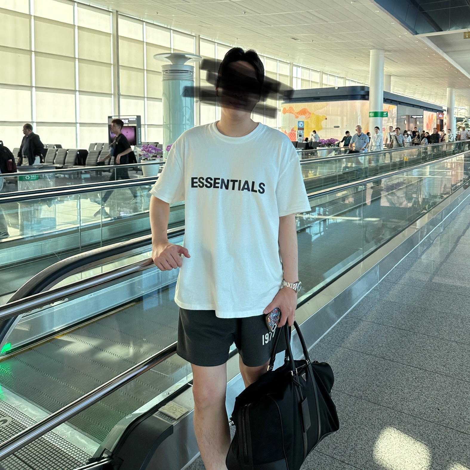 Essentials 3D Silicon Applique Boxy T-Shirt White - 20SS, Essentials 1977 Shorts Iron - 22SS 착용 스타일