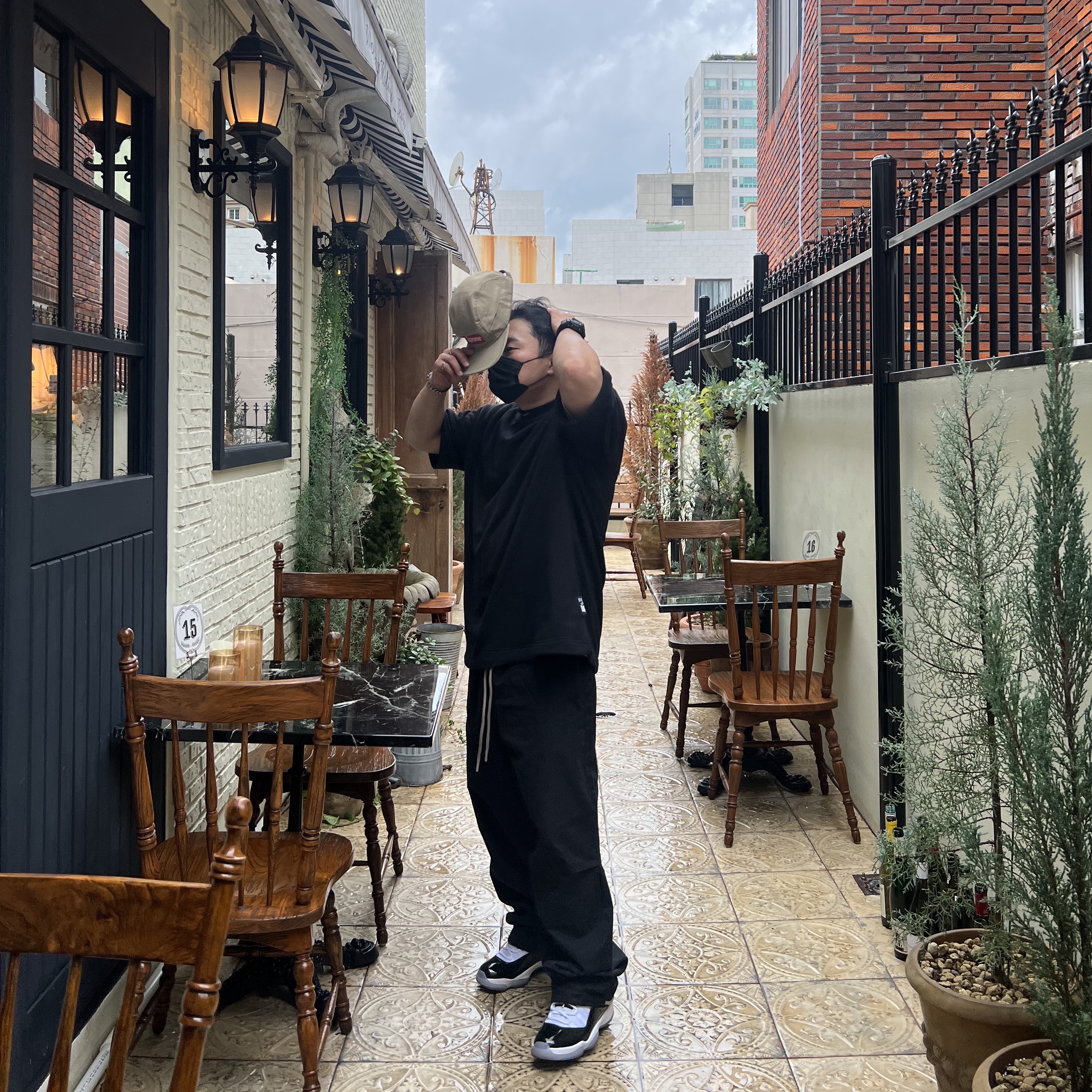 Nike NSW Circa French Terry T-Shirt Black - Asia, Essentials The Black Collection Relaxed Trousers Black - 23SS 착용 스타일