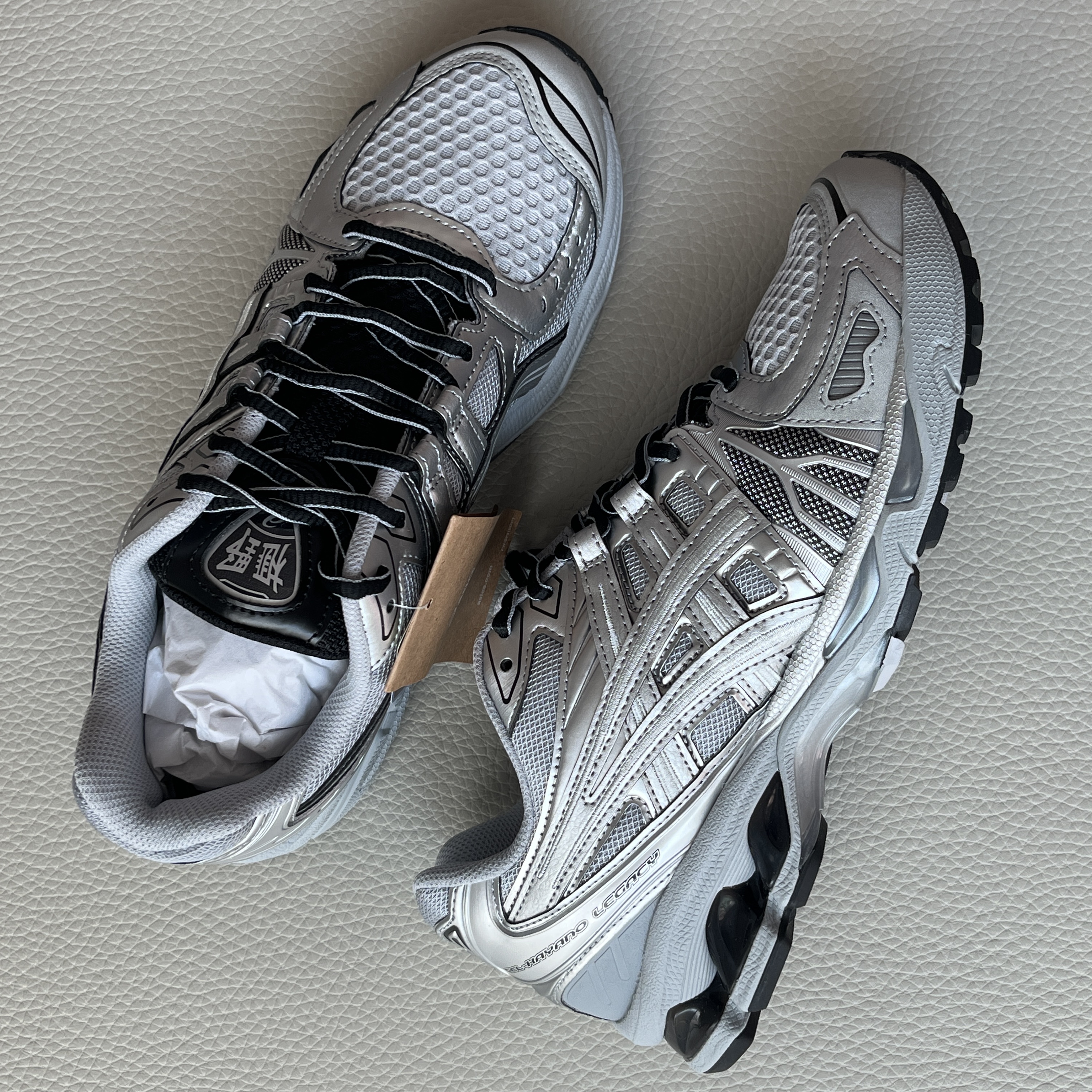 Asics Gel-Kayano Legacy Pure Silver 착용 스타일 - 1