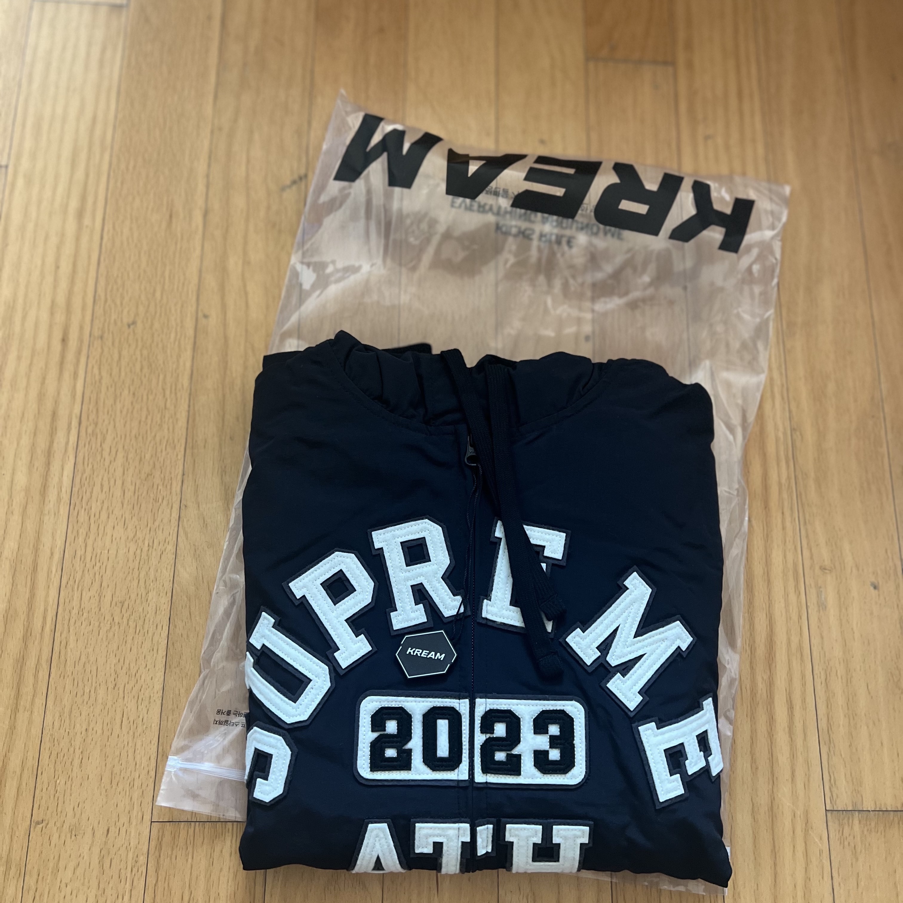Supreme Applique Hooded Track Jacket Black - 23SS 착용 스타일