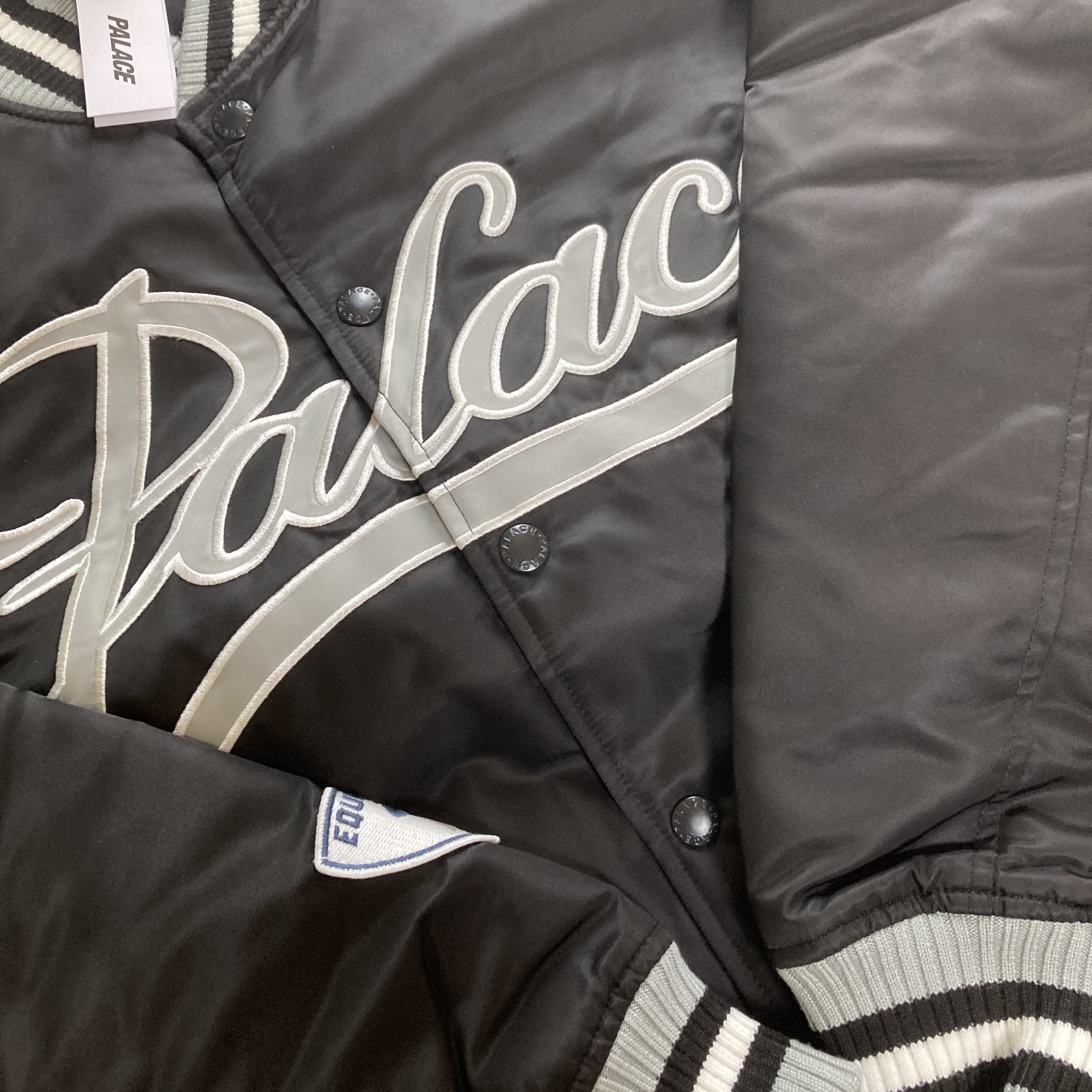 Palace Satin The Arena Jacket Black - 23FW 착용 스타일 - 1