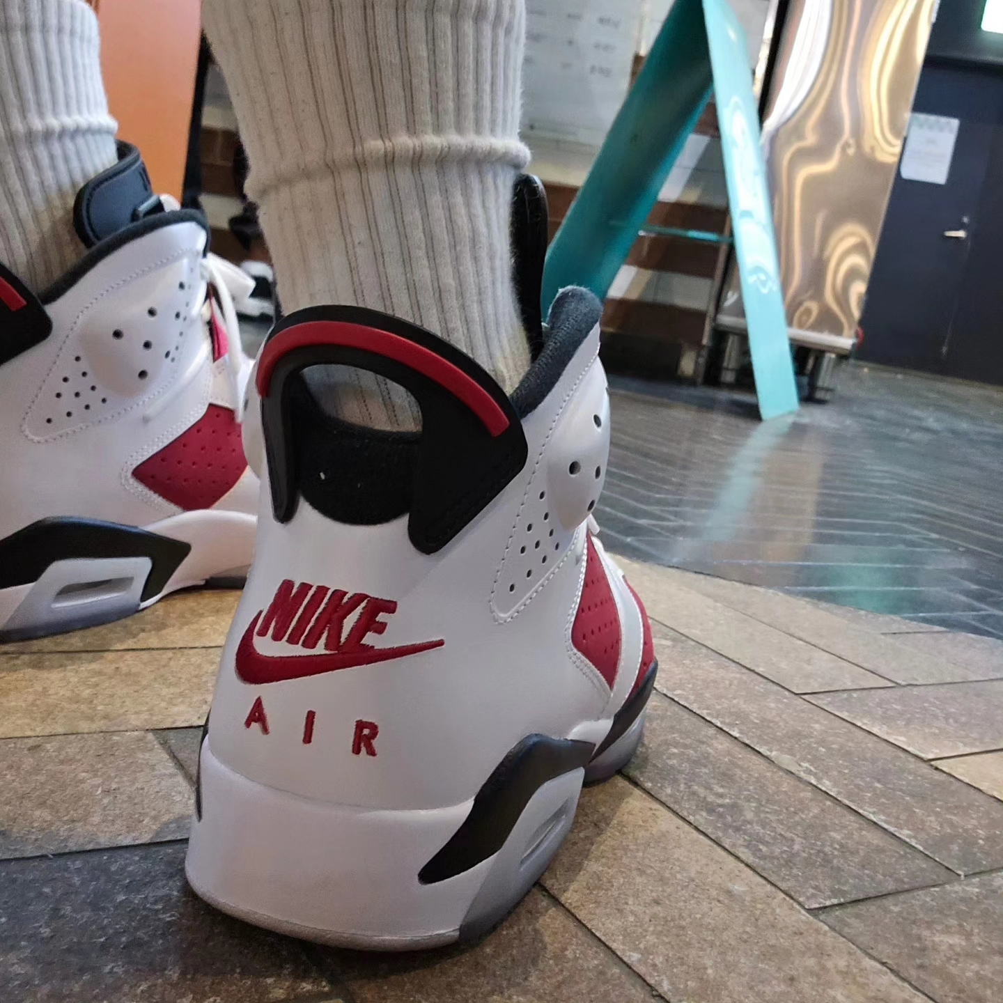 Jordan 6 Retro Carmine 2021 착용 스타일 - 2