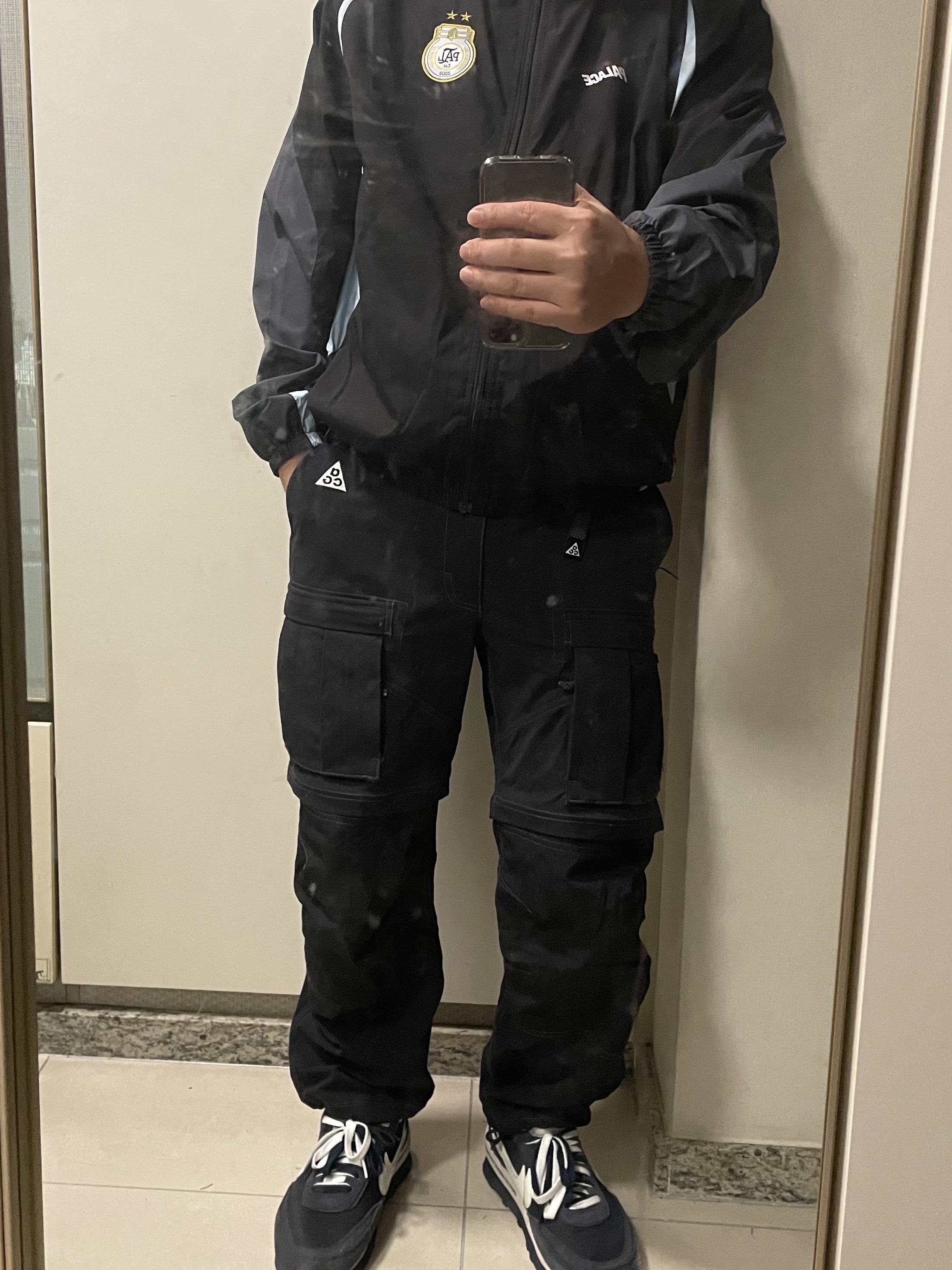 Palace Pro Shell Jacket Black - 23FW, Nike ACG Smith Summit Cargo Pants Black - Asia 착용 스타일 - 1