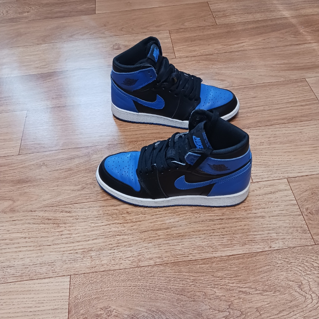 (GS) Jordan 1 Retro Royal 2017, Adidas Yeezy Boost 350 V2 Slate Core Black 2022/2023 착용 스타일 - 1