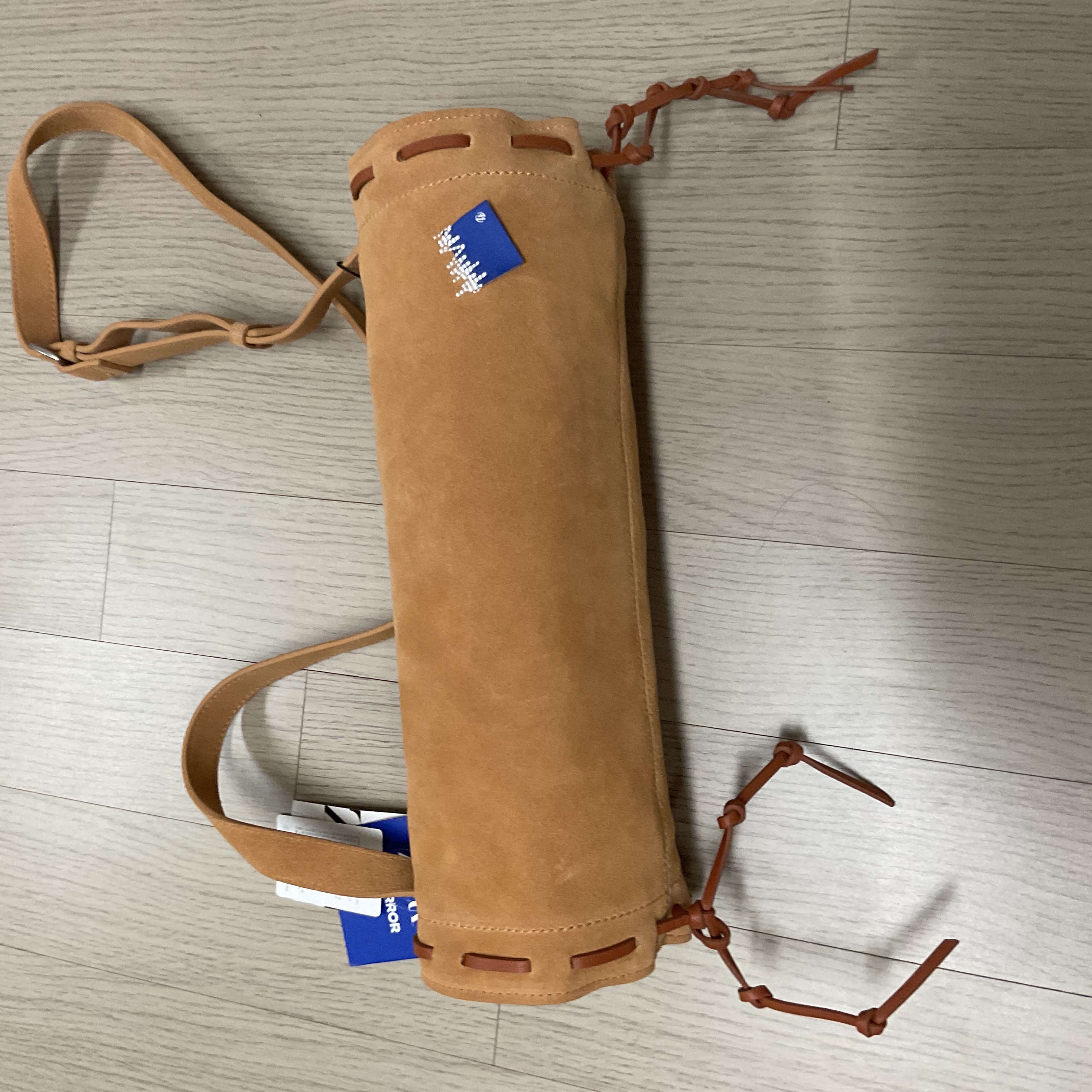 Ader Error x Zara Stitch Split Suede Crossbody Bag Ochre 착용 스타일 - 2