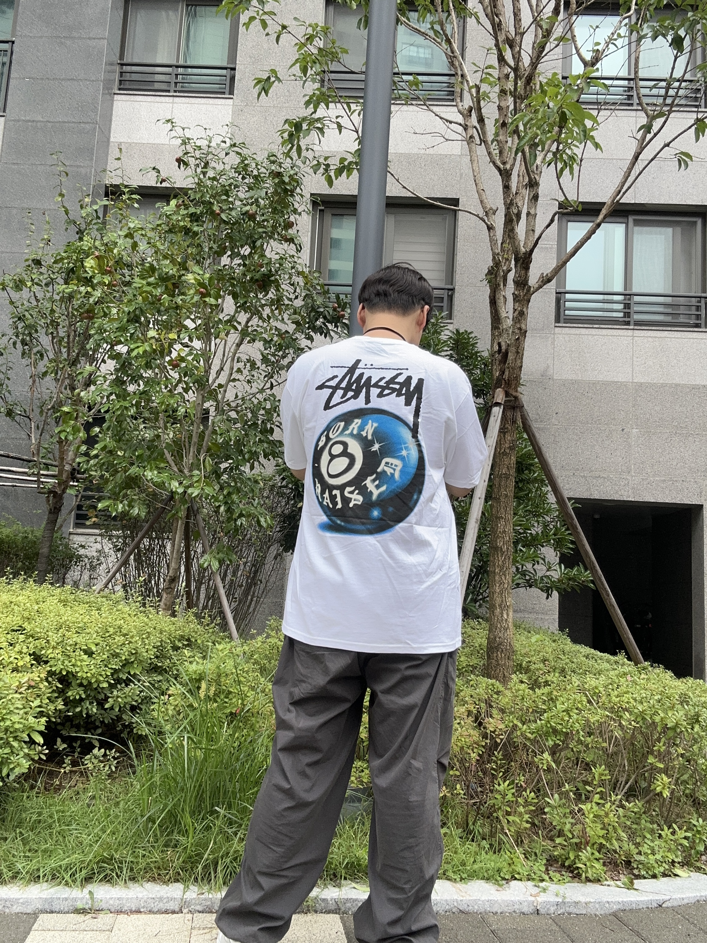 Stussy x Born X Raised 8 Ball T-Shirt White, Stussy Nyco Over Trousers Washed Black 착용 스타일 - 1