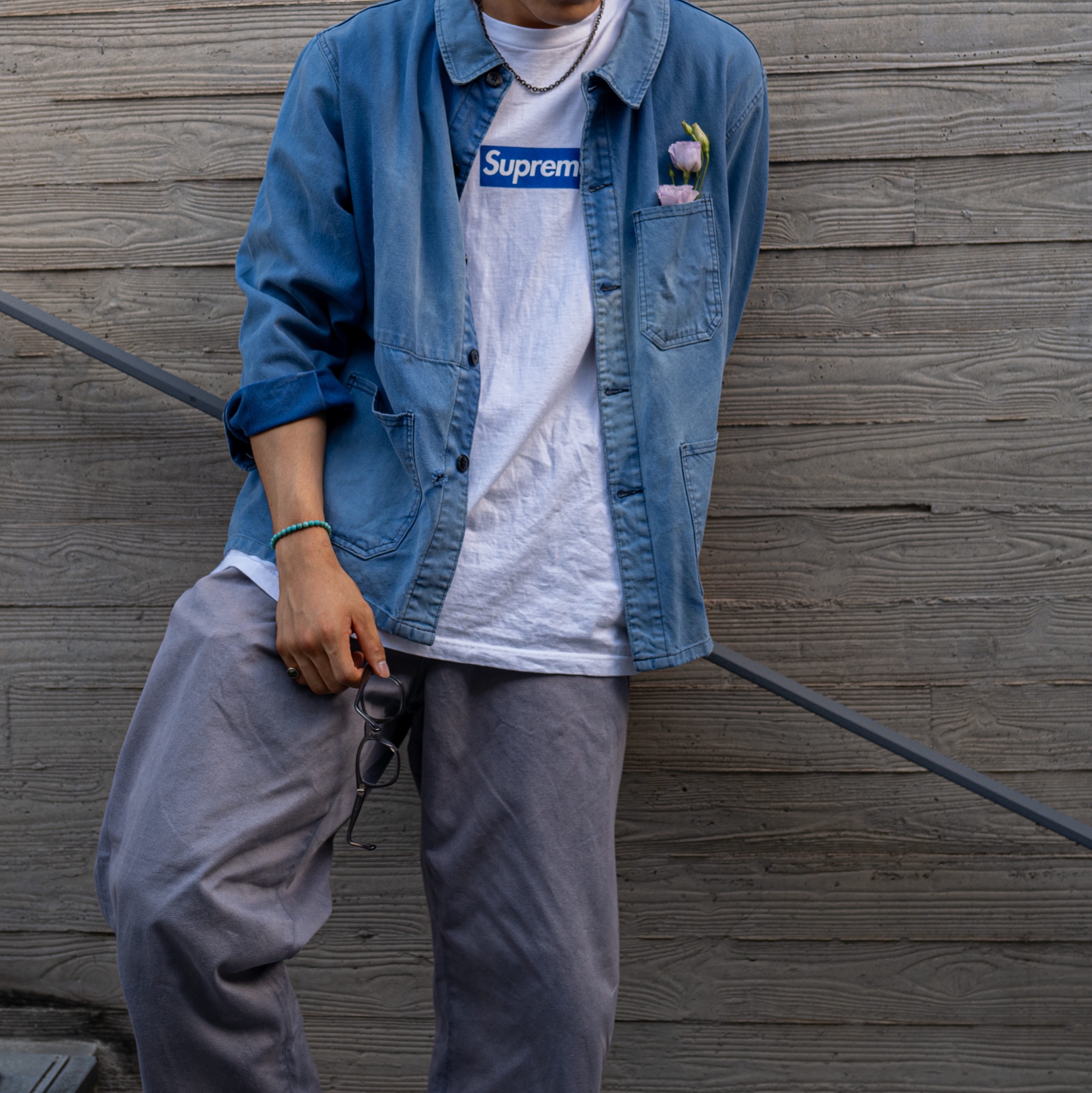 Supreme Seoul Box Logo T-Shirt White - 23FW, Supreme Chino Pants Washed Navy - 23FW 착용 스타일 - 1