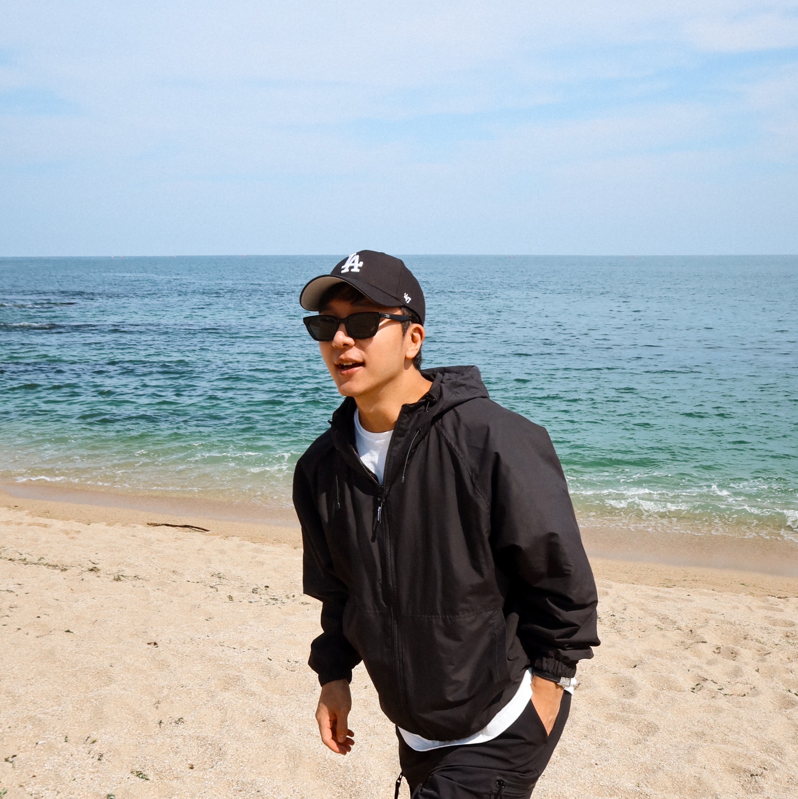 Supreme Lightweight Nylon Hooded Jacket Black - 23SS 착용 스타일 - 1