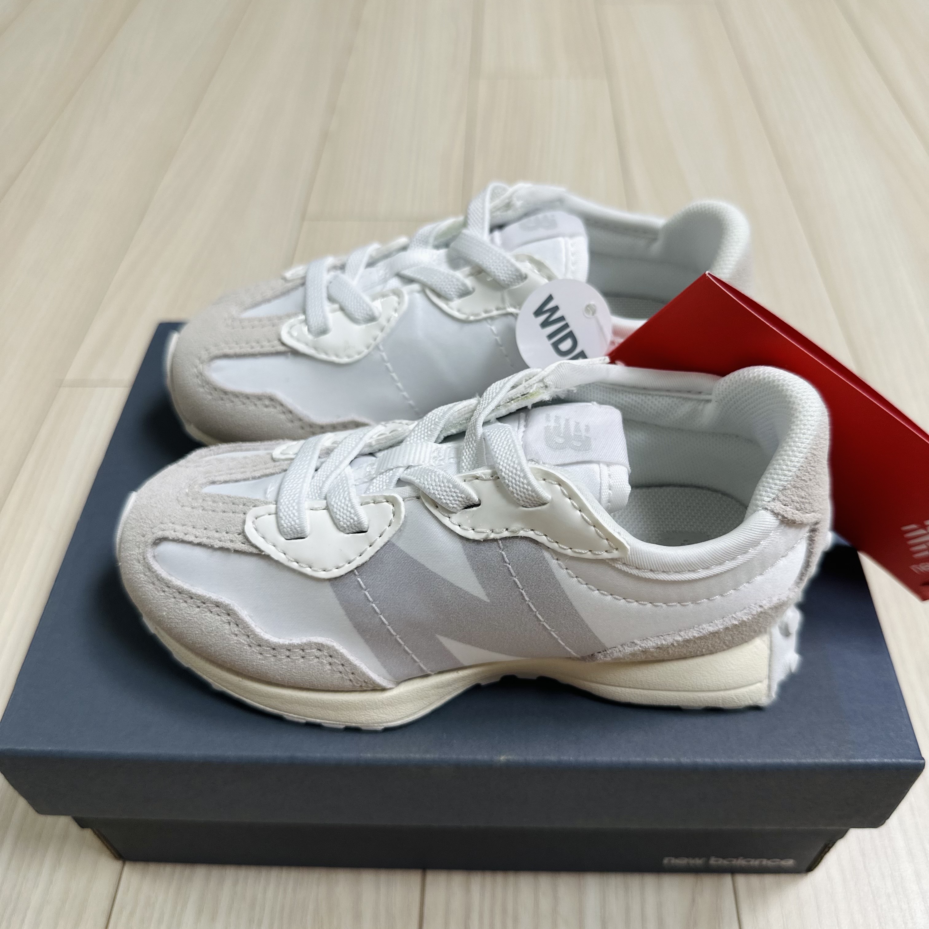 (TD) New Balance 327 Moonbeam - W Wide 착용 스타일 - 2