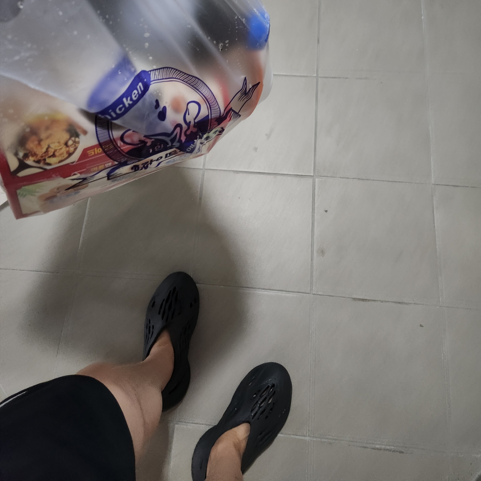 Nike NSW Woven Lined Flow Shorts Black - Asia, Adidas Yeezy Foam RNNR Carbon 착용 스타일