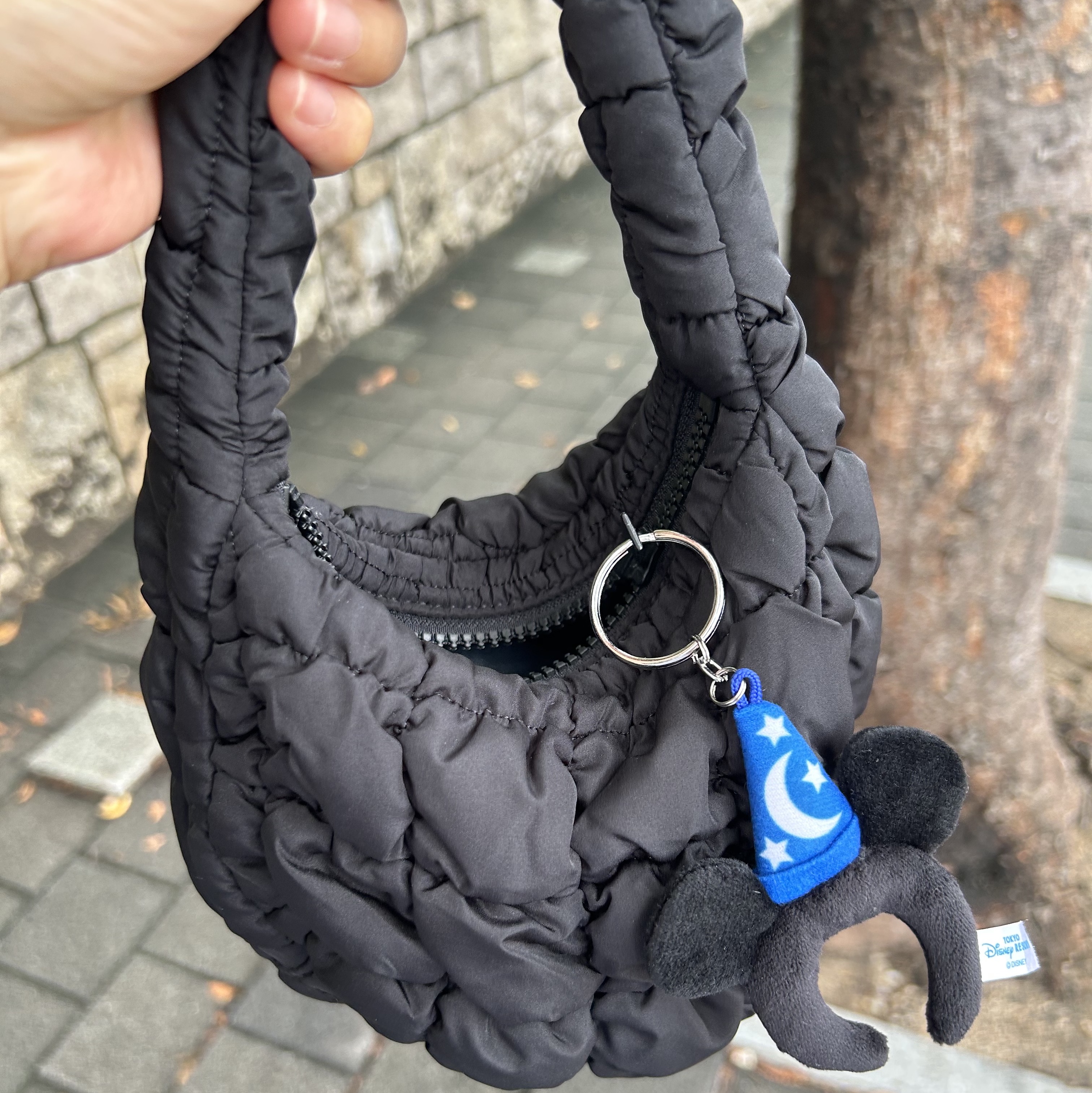 COS Quilted Micro Bag Black 착용 스타일