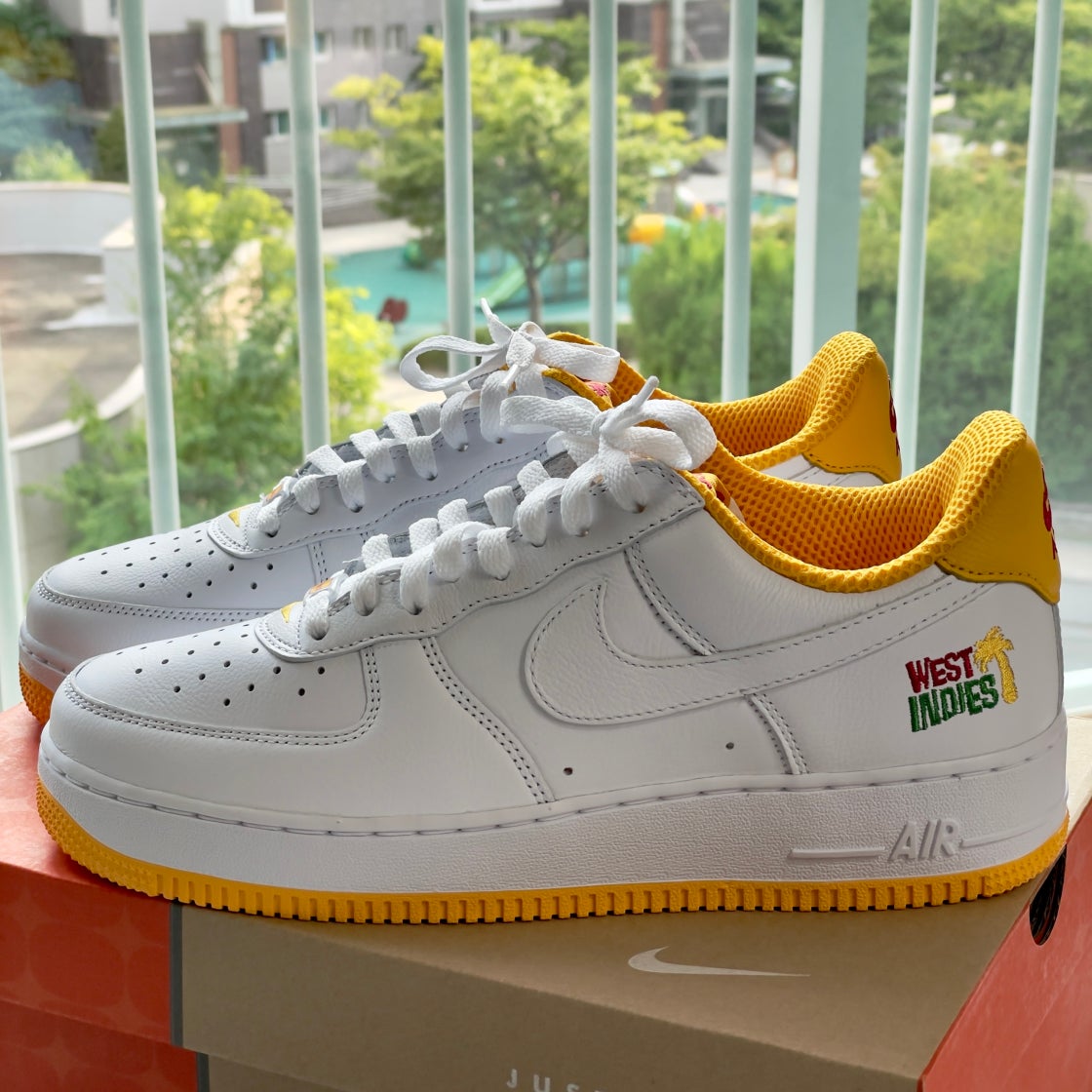 나이키 에어포스 1 로우 레트로 QS 웨스트 인디스 유니버시티 골드 | Nike | KREAM Nike Air Force 1 Low Retro QS West Indies... 