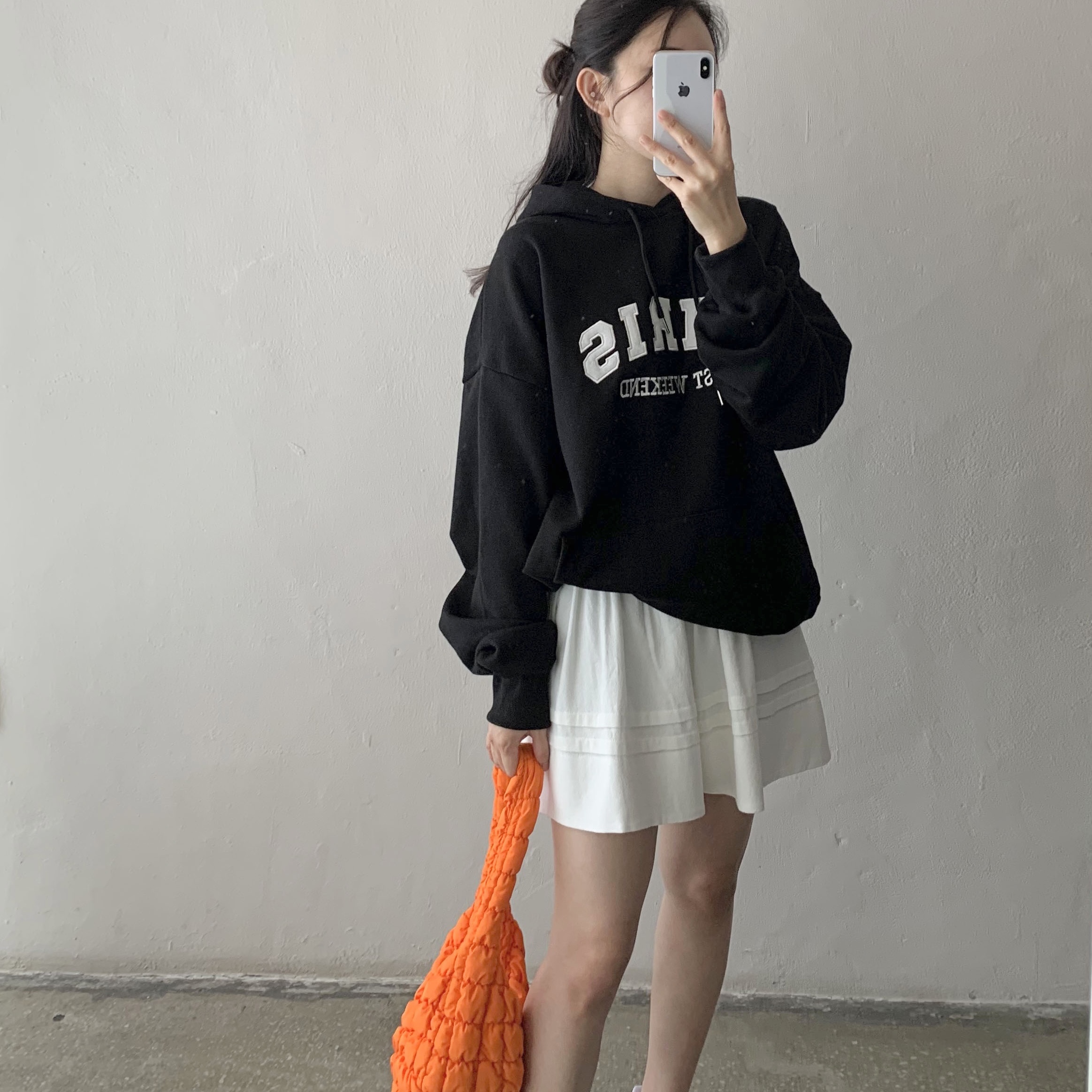 COS Quilted Mini Bag Bright Orange, (GS) Nike Cortez Basic SL White Black 착용 스타일 - 1