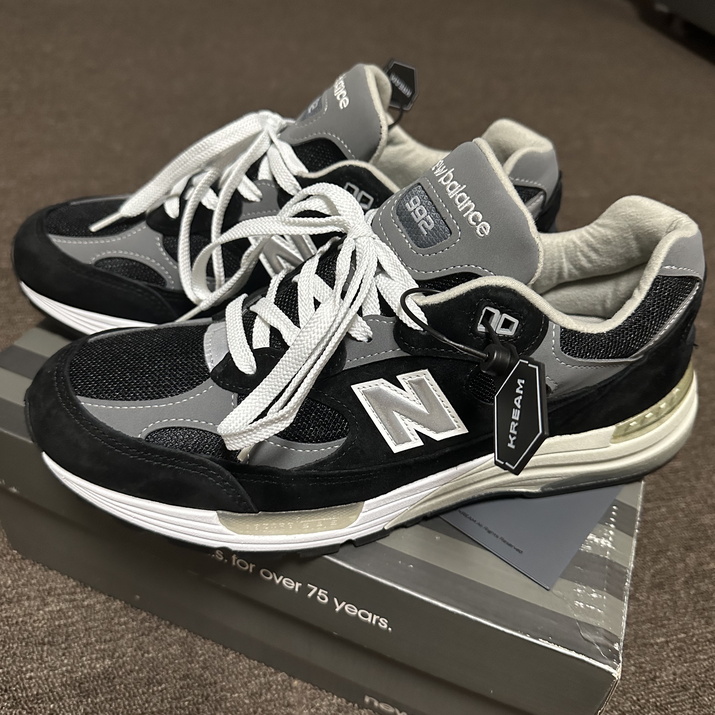 New Balance 992 Made in USA Black Grey 착용 스타일