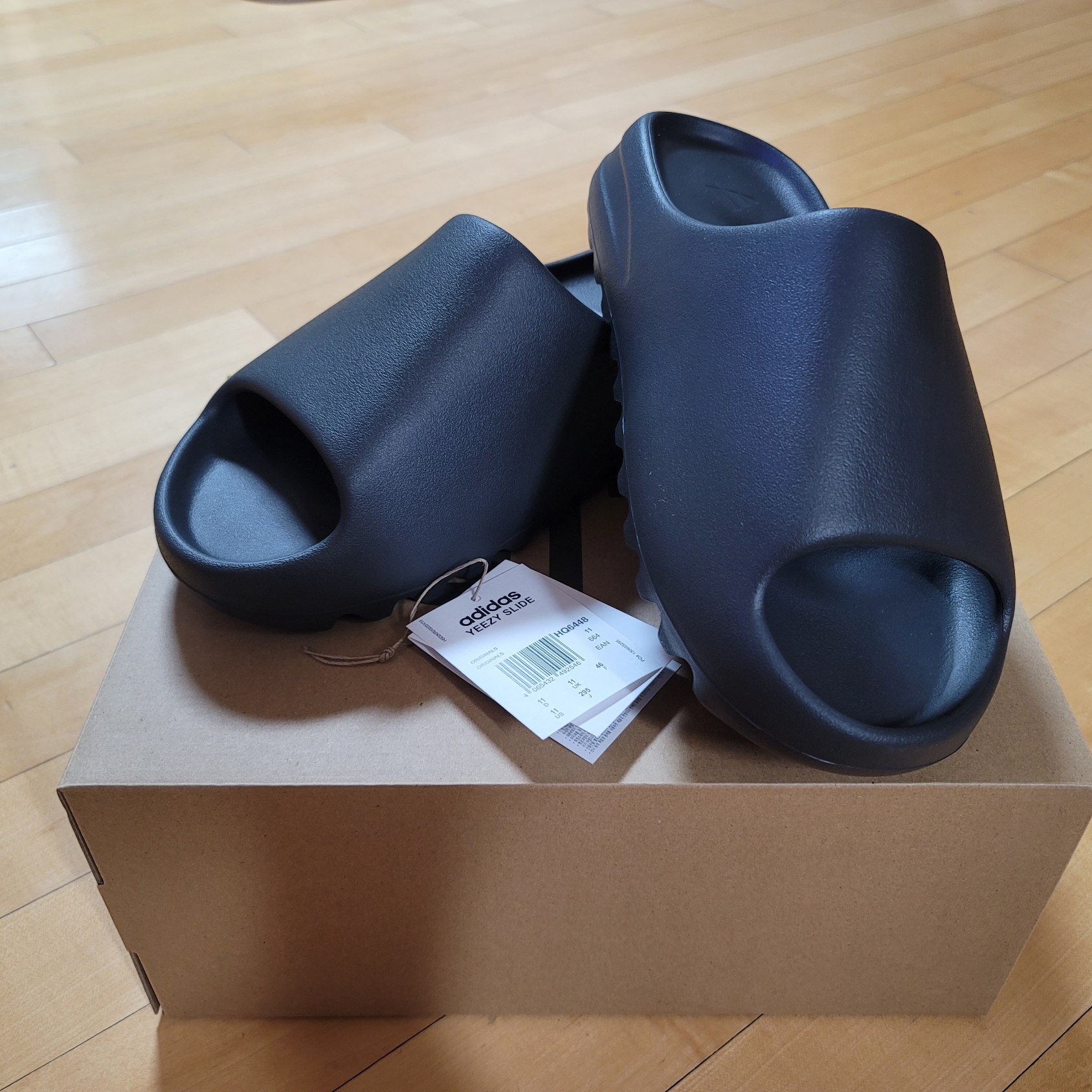 Adidas Yeezy Slide Slate Grey 착용 스타일