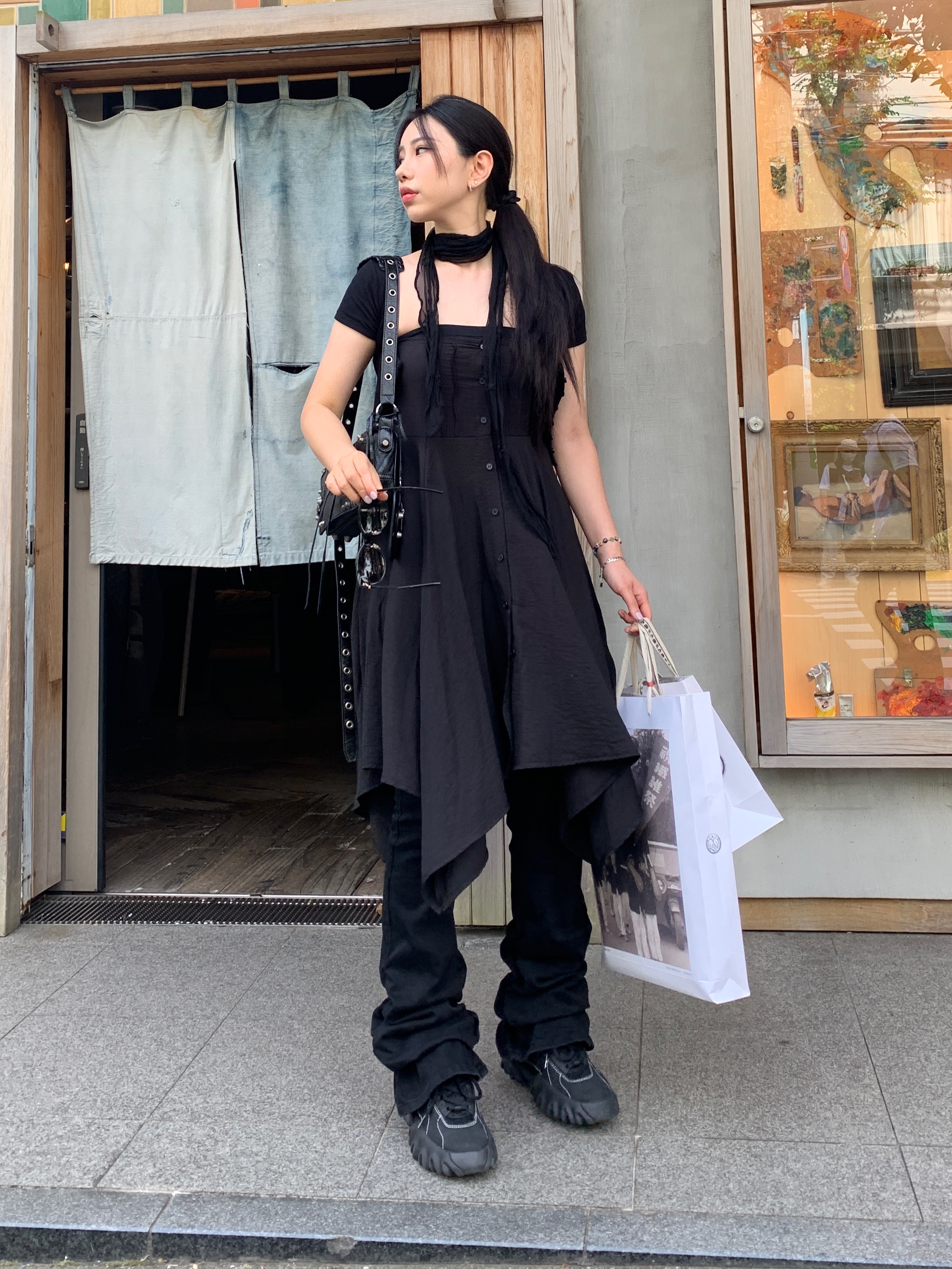 Oakley Factory Team x Brain Dead Chop Saw Black, Balenciaga Arena Lambskin Aged Silver Hardware Le Cagole XS Flap Bag Black 착용 스타일