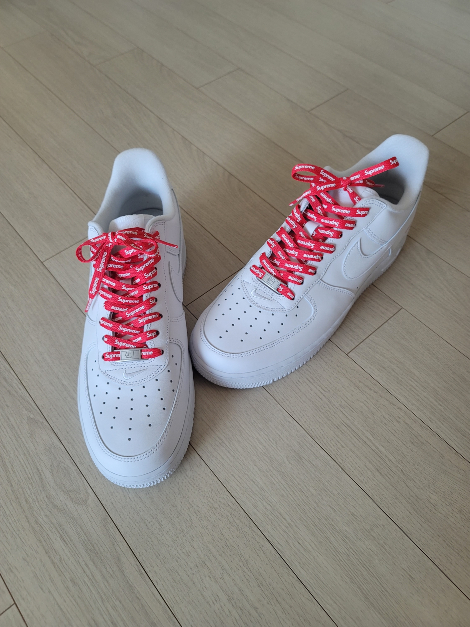 Nike x Supreme Air Force 1 Low White 착용 스타일 - 1