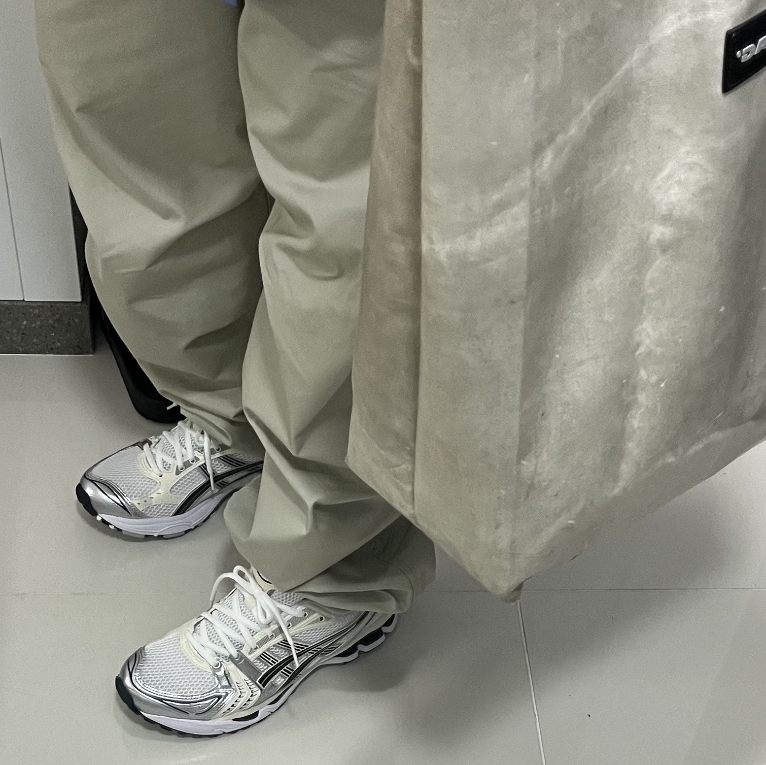 (W) Asics Gel-Kayano 14 White Midnight 착용 스타일