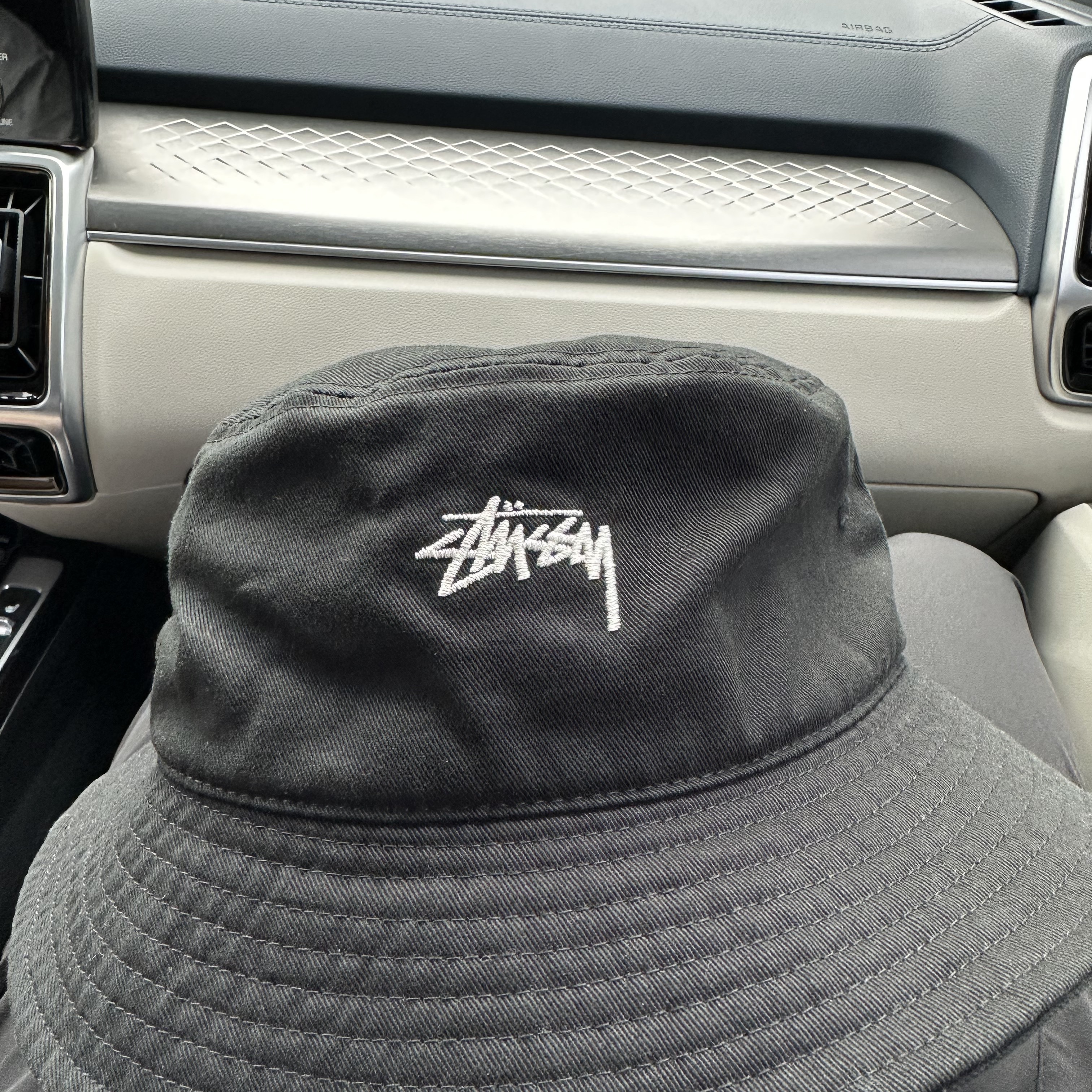 Stussy Stock Bucket Hat Black 착용 스타일 - 1