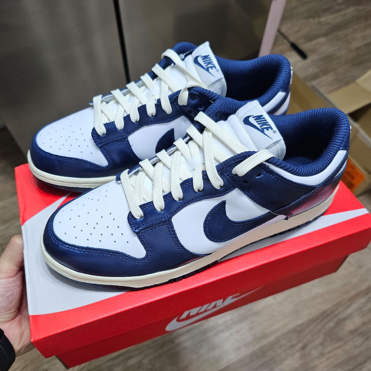 (W) Nike Dunk Low PRM Midnight Navy and White 착용 스타일 - 1