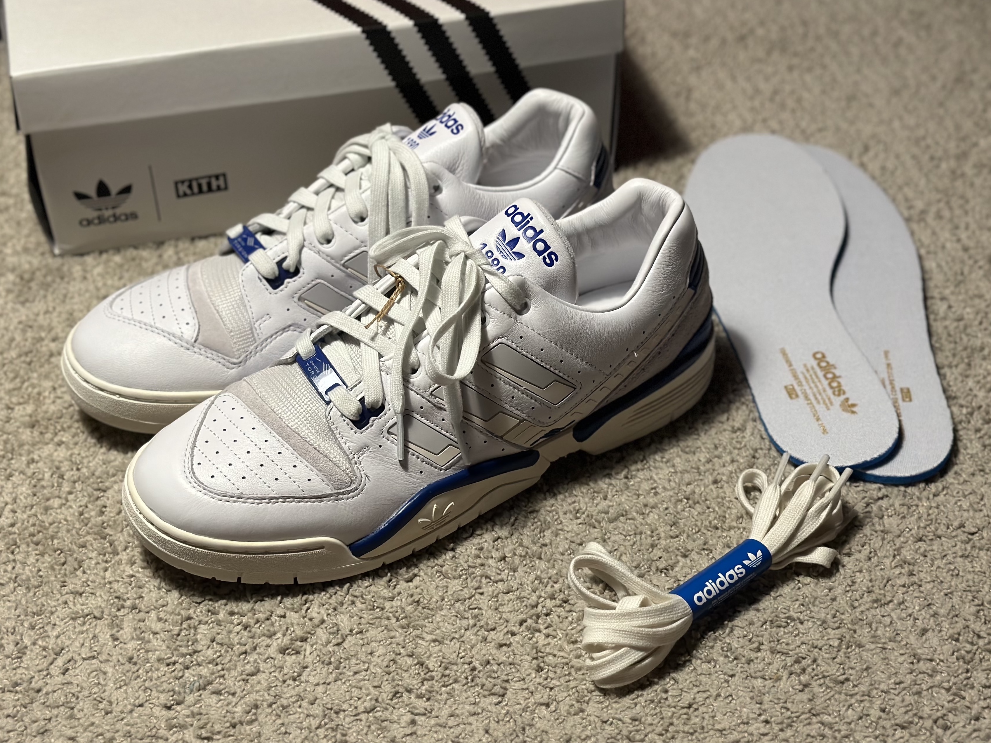 Adidas x Kith Torsion Edberg Comp Crystal White Royal 착용 스타일 - 1