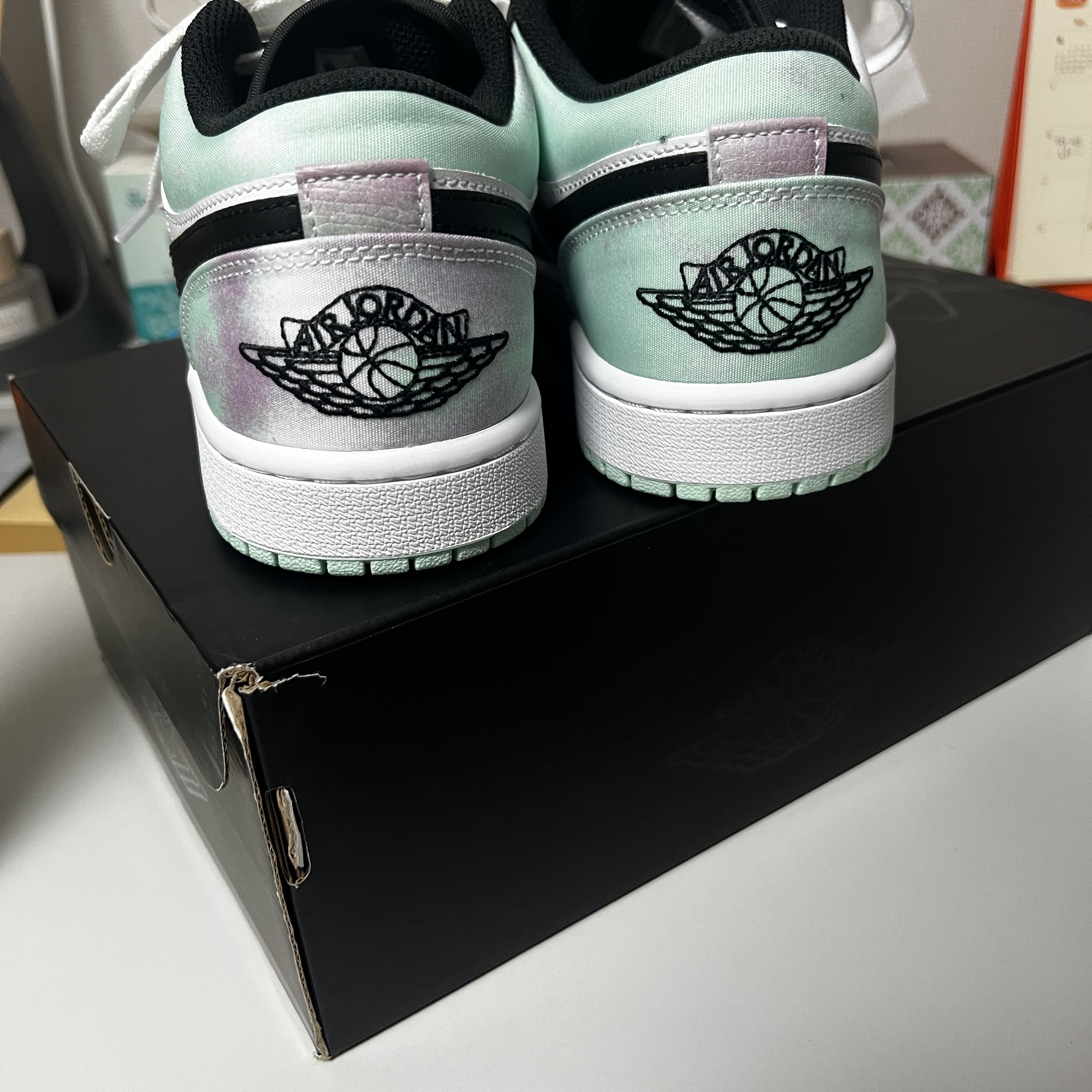 Jordan 1 Low SE White Black Tie-Dye 착용 스타일 - 3
