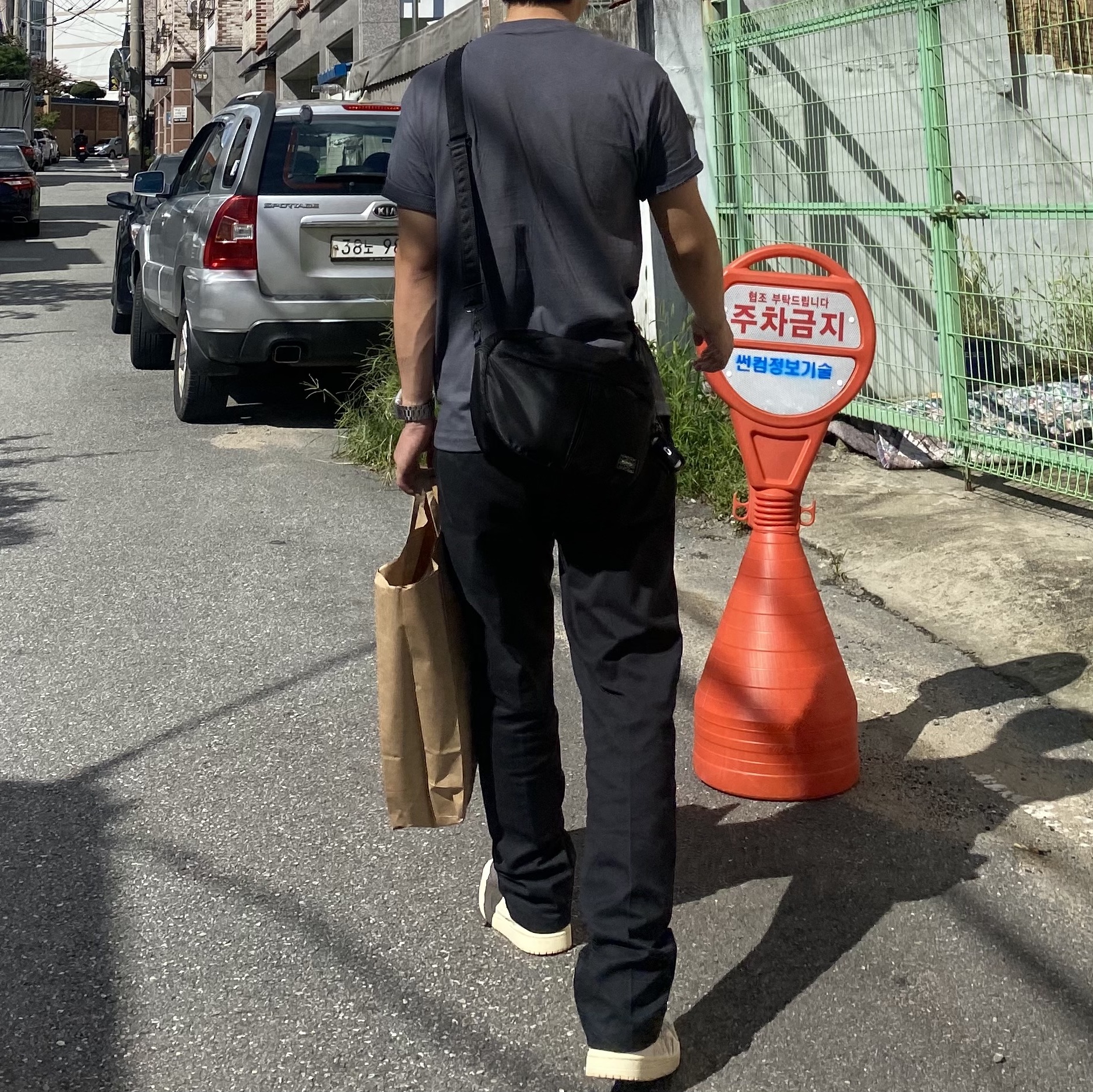 Jordan 1 x Bephies Beauty Supply x Union Retro High OG SP Summer '96, Porter Tanker Shoulder Bag Black 착용 스타일 - 2