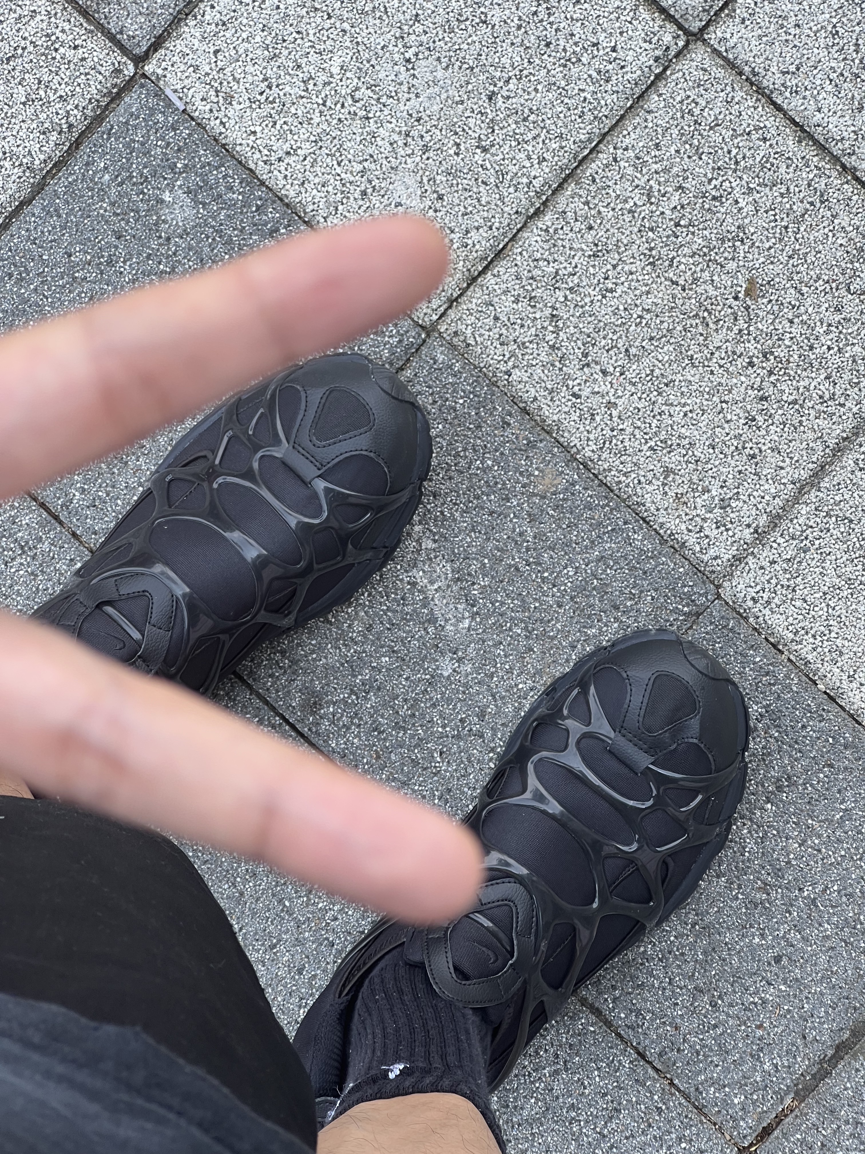 Nike Air Kukini Triple Black 착용 스타일