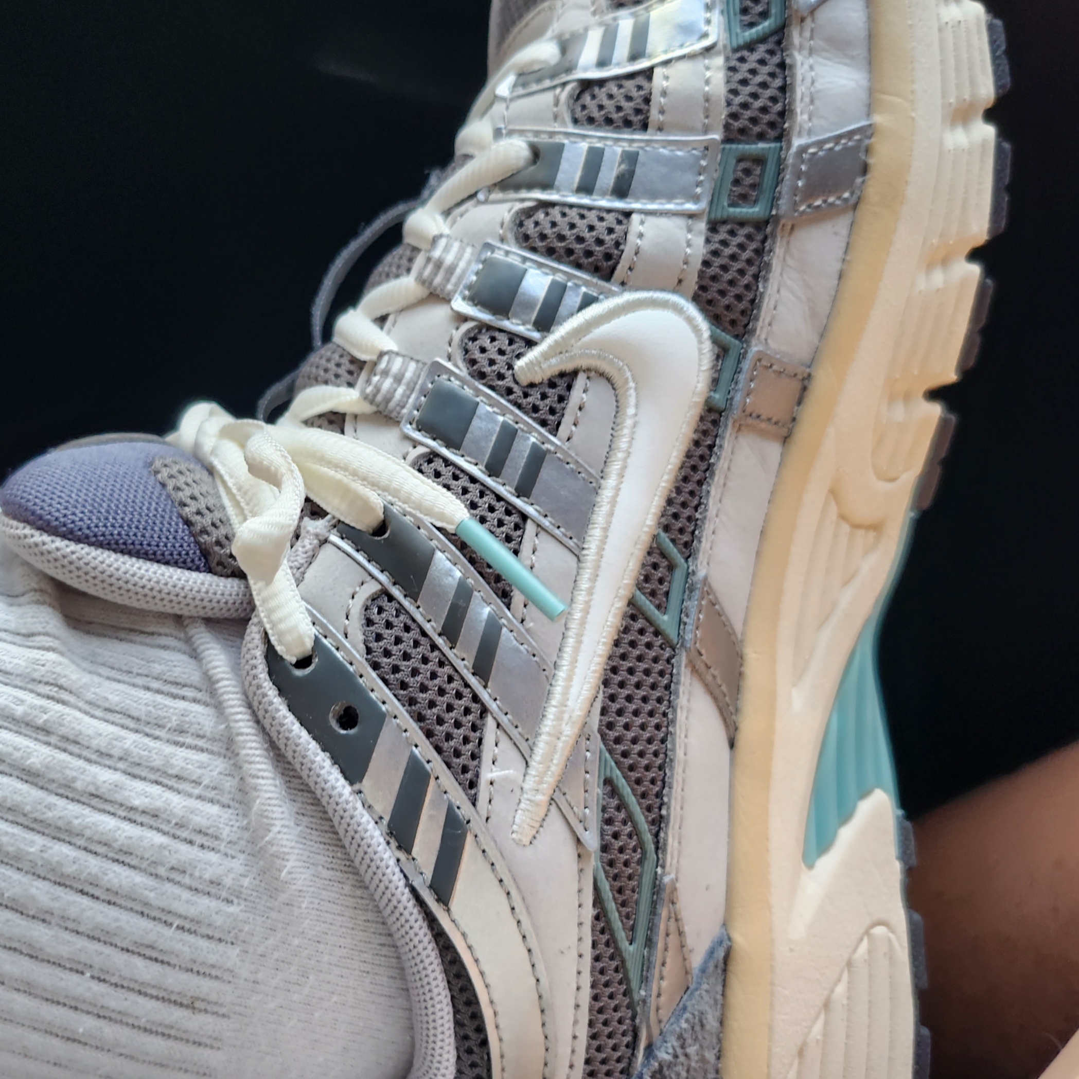 Nike P-6000 Flat Pewter Light Iron Ore 착용 스타일 - 2