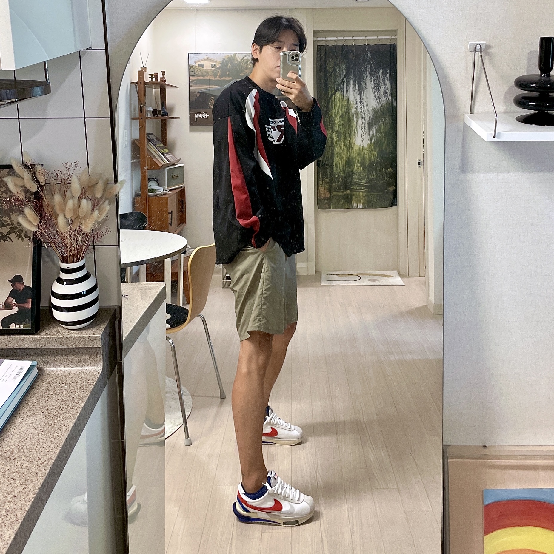 Nike x Sacai Zoom Cortez SP White and University Red 착용 스타일 - 4