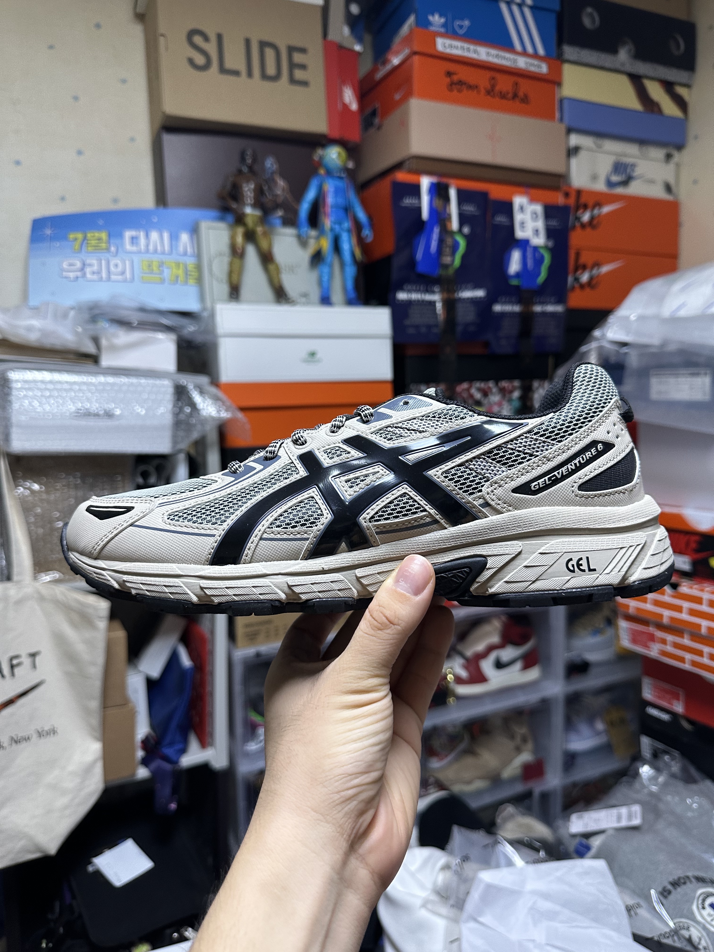 Asics Gel-Venture 6 Feather Grey Black 착용 스타일