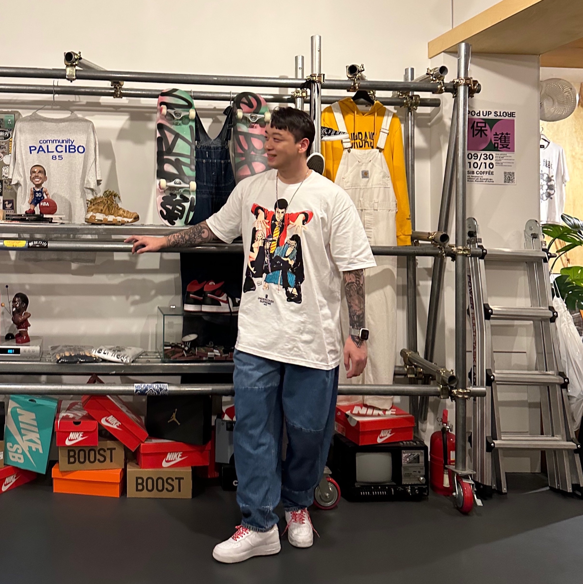 Supreme x Undercover Lupin T-Shirt White - 23SS, Zara x Ader Error Barrel Leg Jeans Blue 착용 스타일 - 1