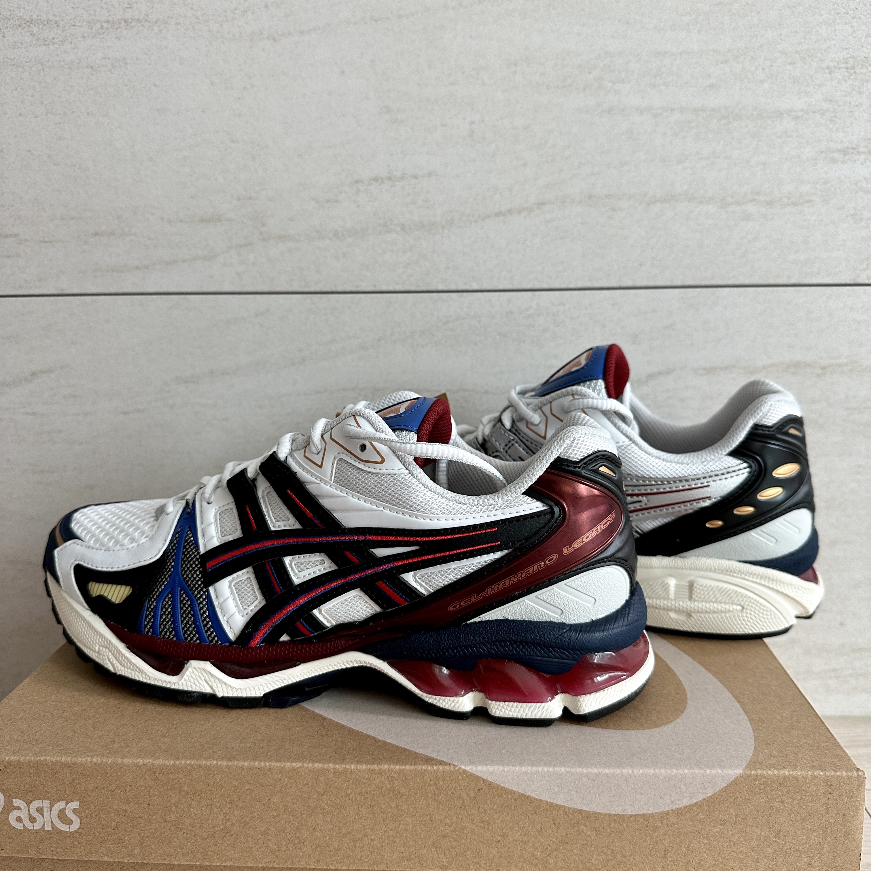 Asics Gel-Kayano Legacy White Black 착용 스타일 - 1