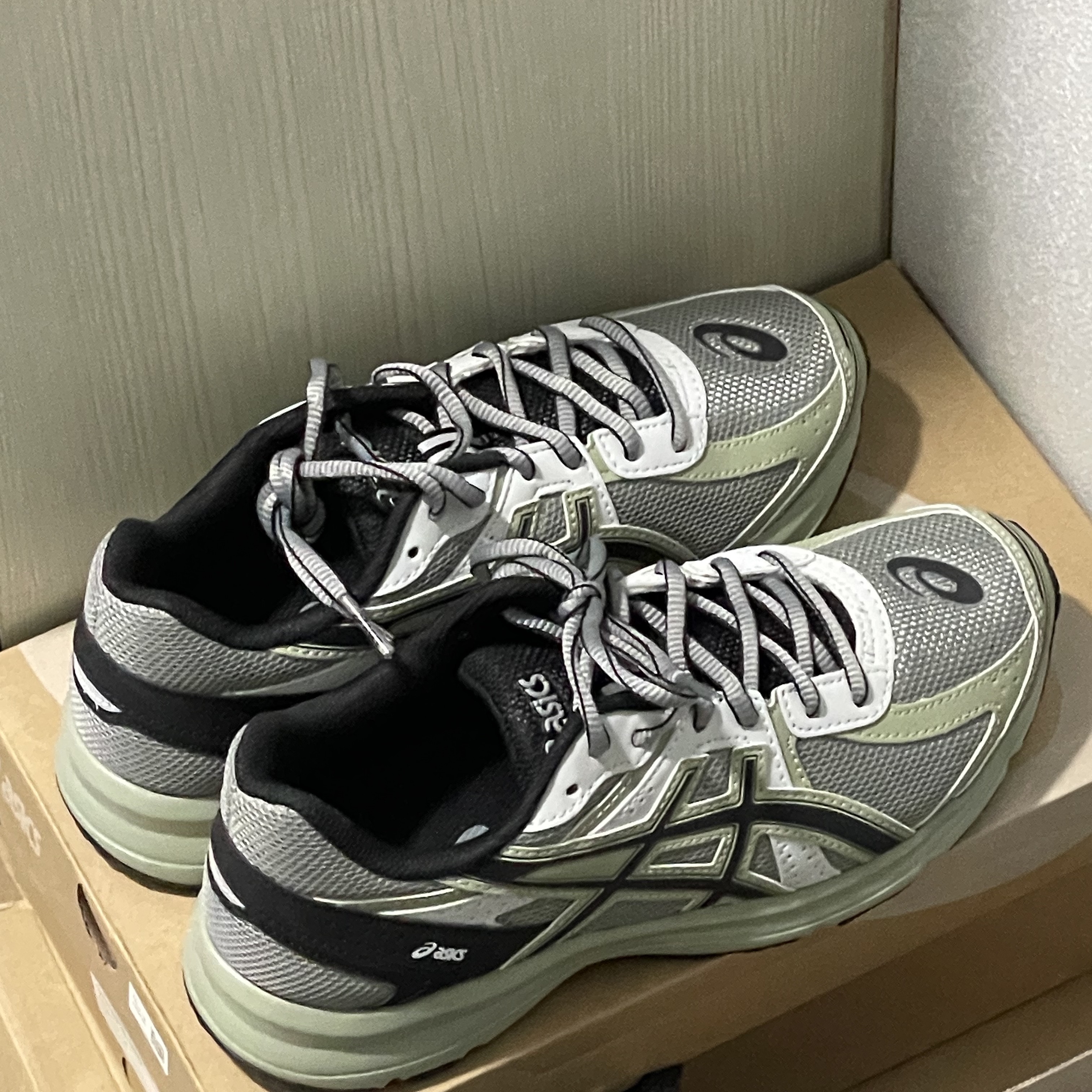 Asics Jog 100 S Sheet Rock - 2E Wide 착용 스타일
